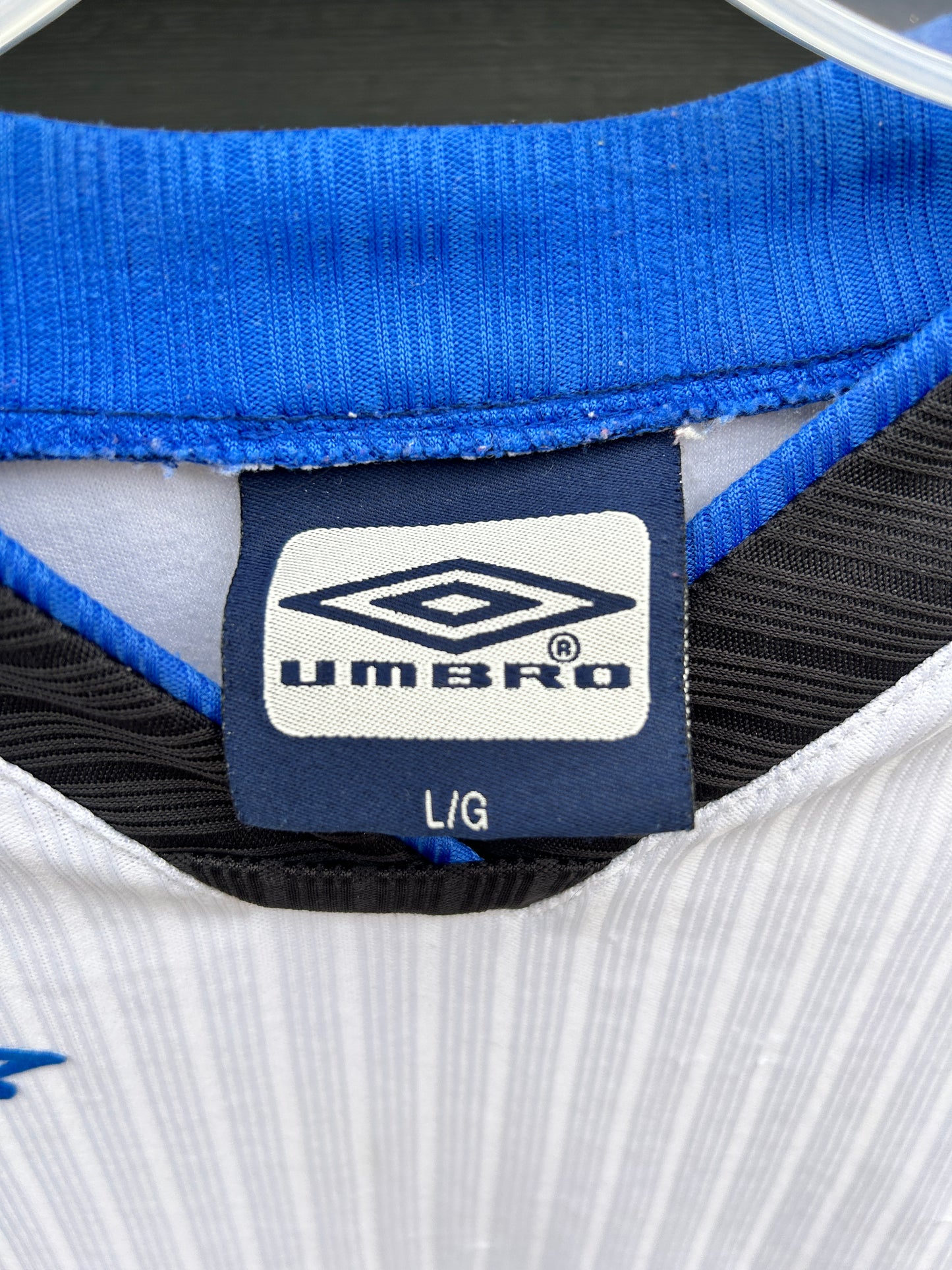 Vintage Umbro Blank Soccer Jersey (L)