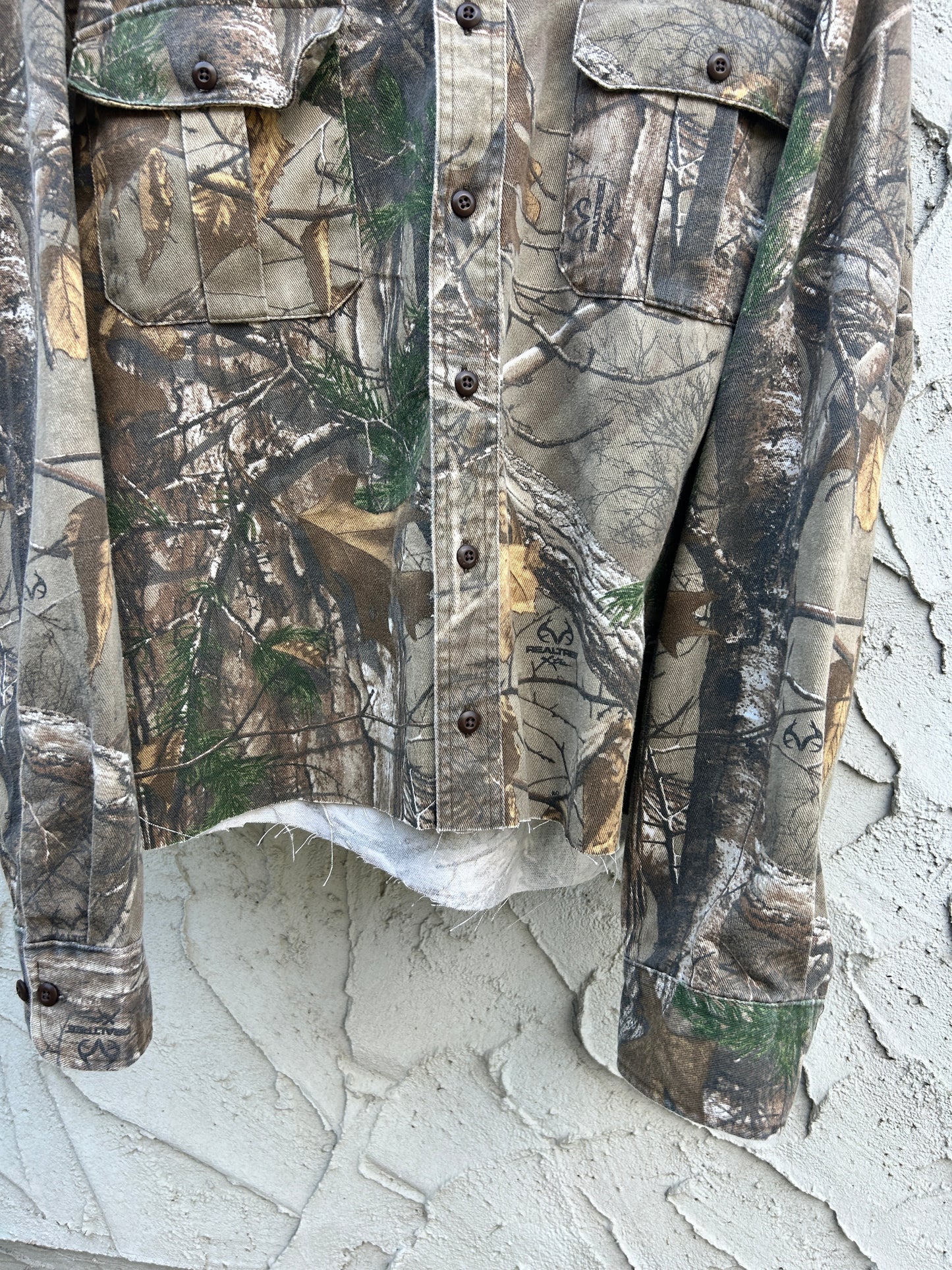 Cropped Cabelas Real Tree Button Up (2XL)