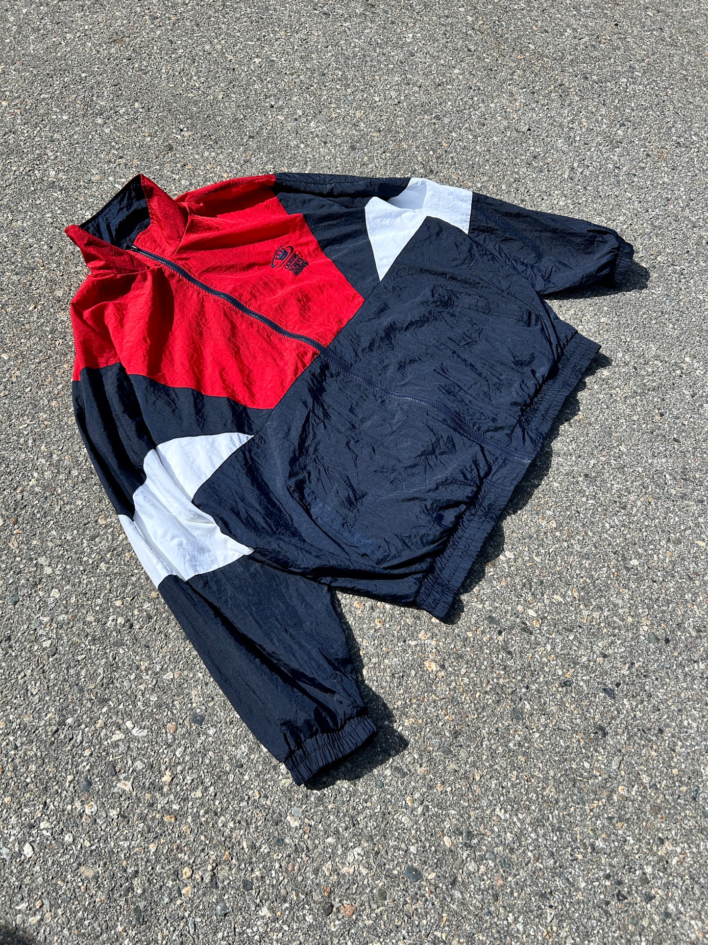 Vintage Queens University Sharktooth Style Windbreaker (XL)