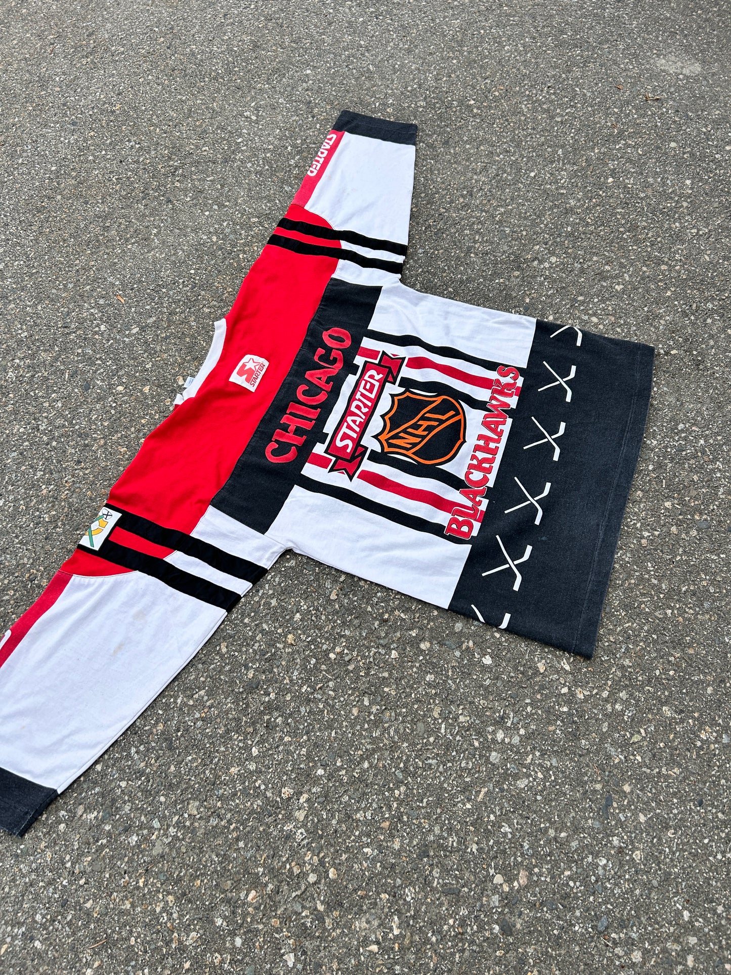 Vintage 90’s Starter Chicago Blackhawks Jersey (XL)