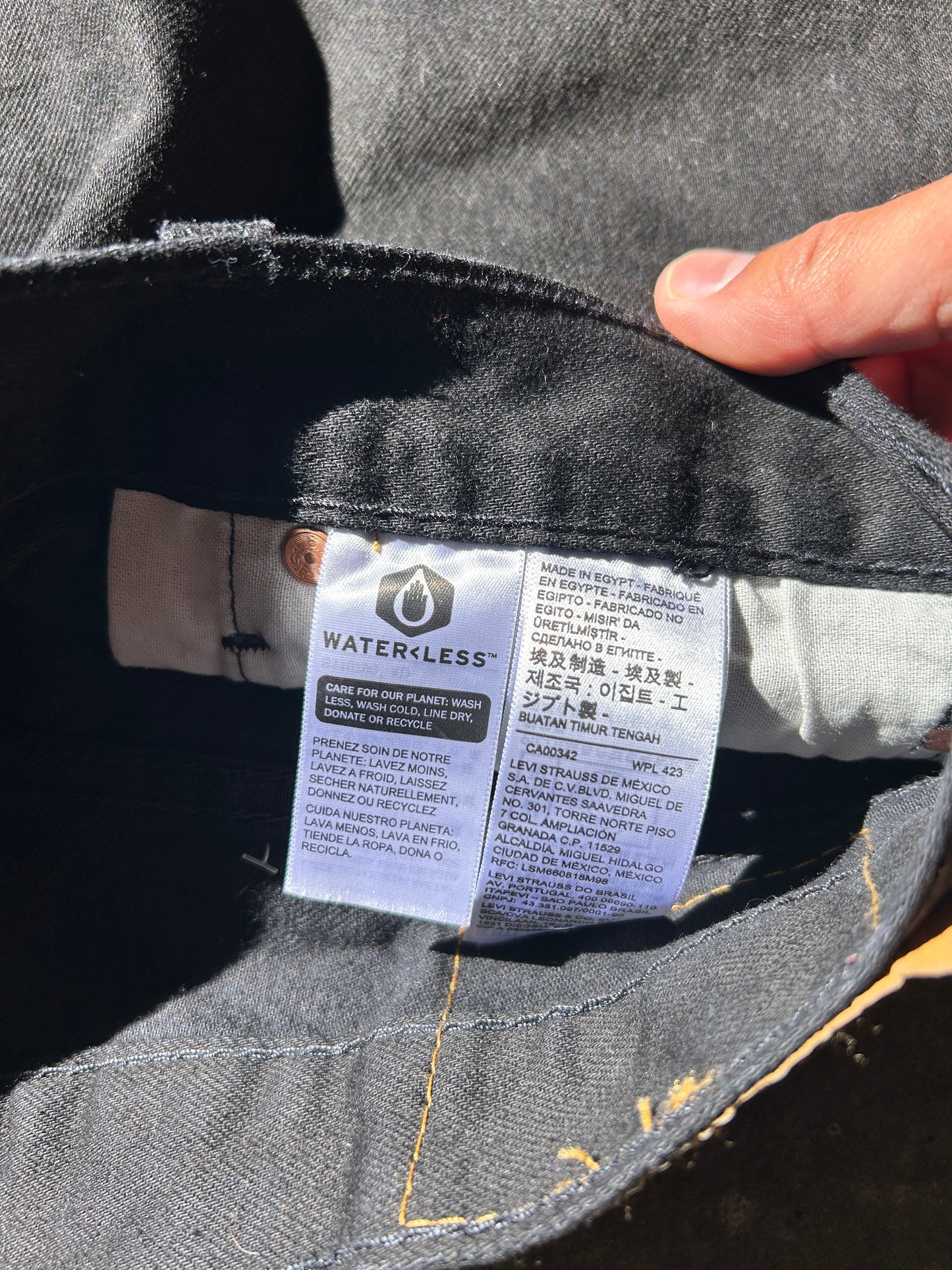 Black Levi’s 501 Jorts (34W)