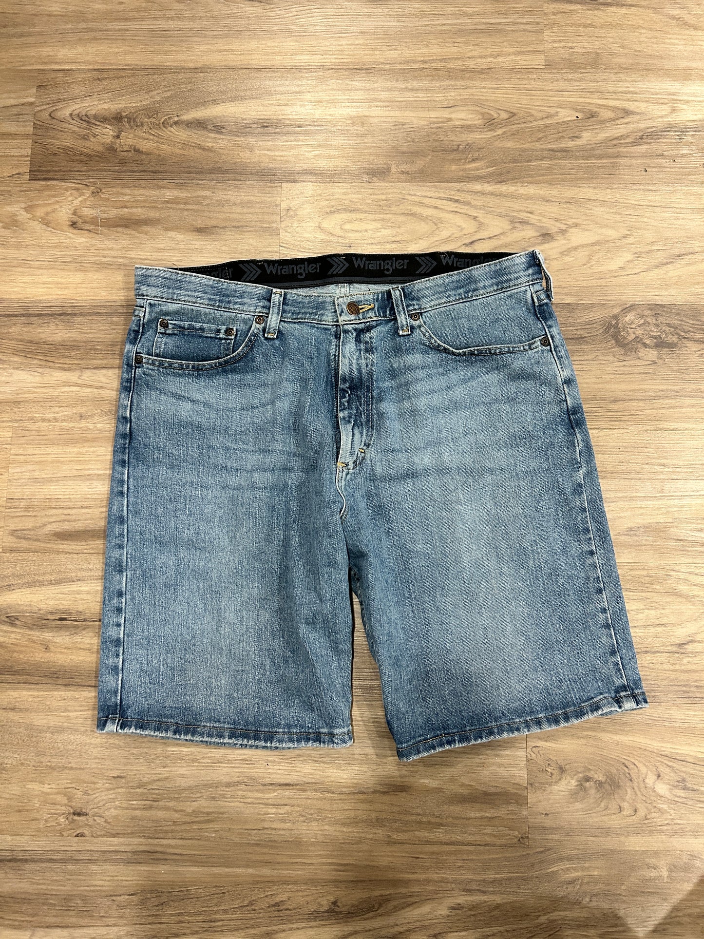 Wrangler Relaxed Fit Jorts (36W)