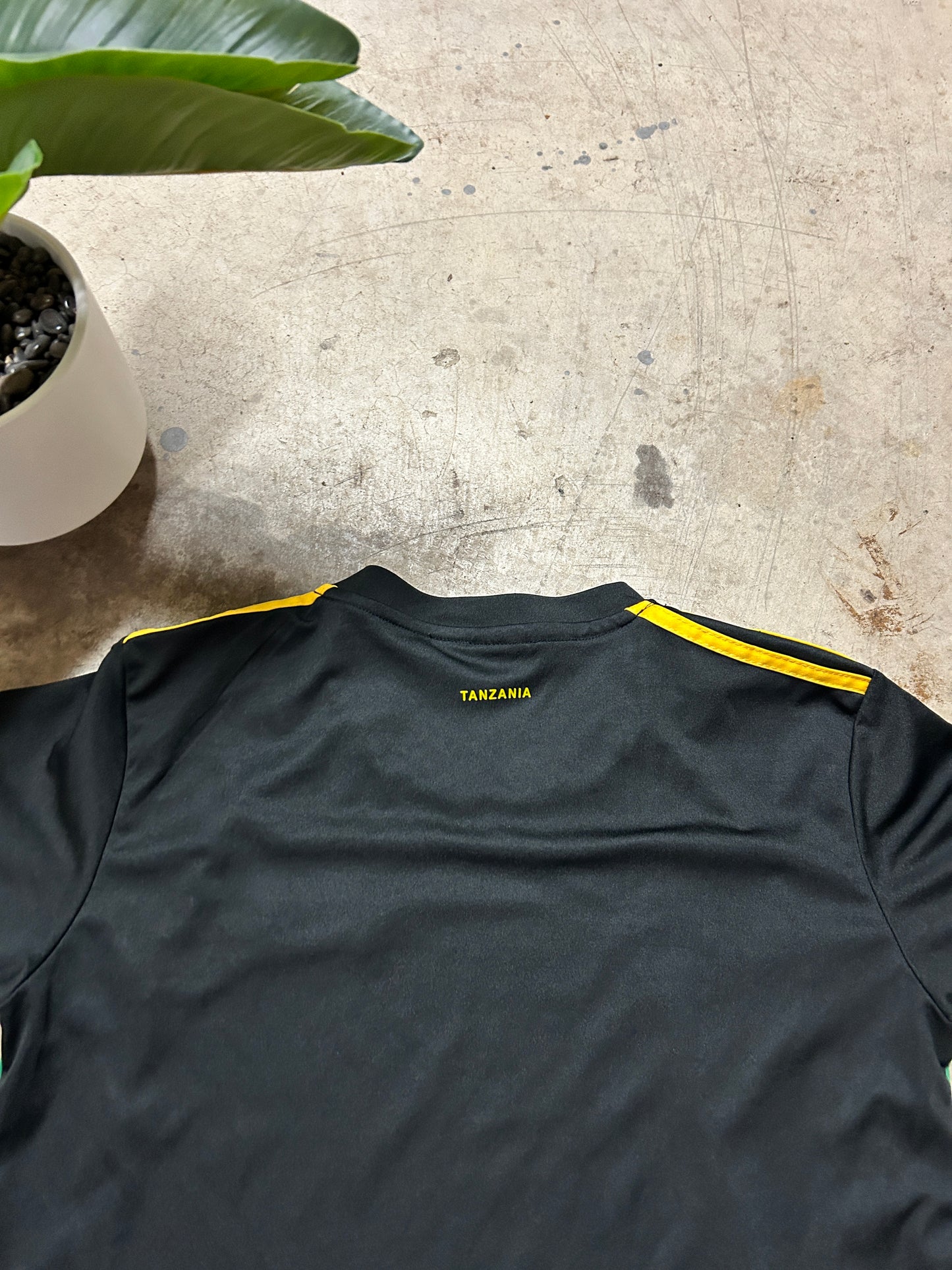 Adidas Black Tanzania Futbol Kit (S)