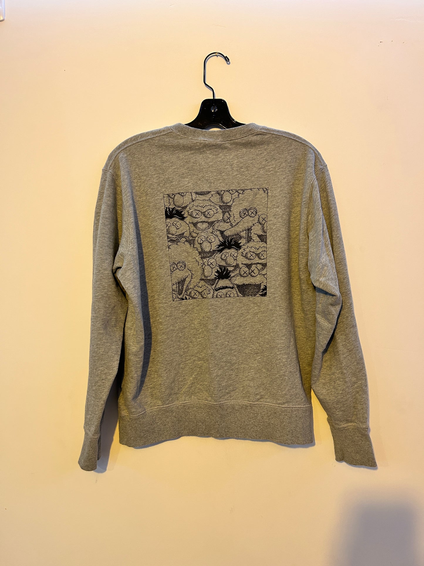 Kaws x Uniqlo x Sesame Street Crewneck (M)