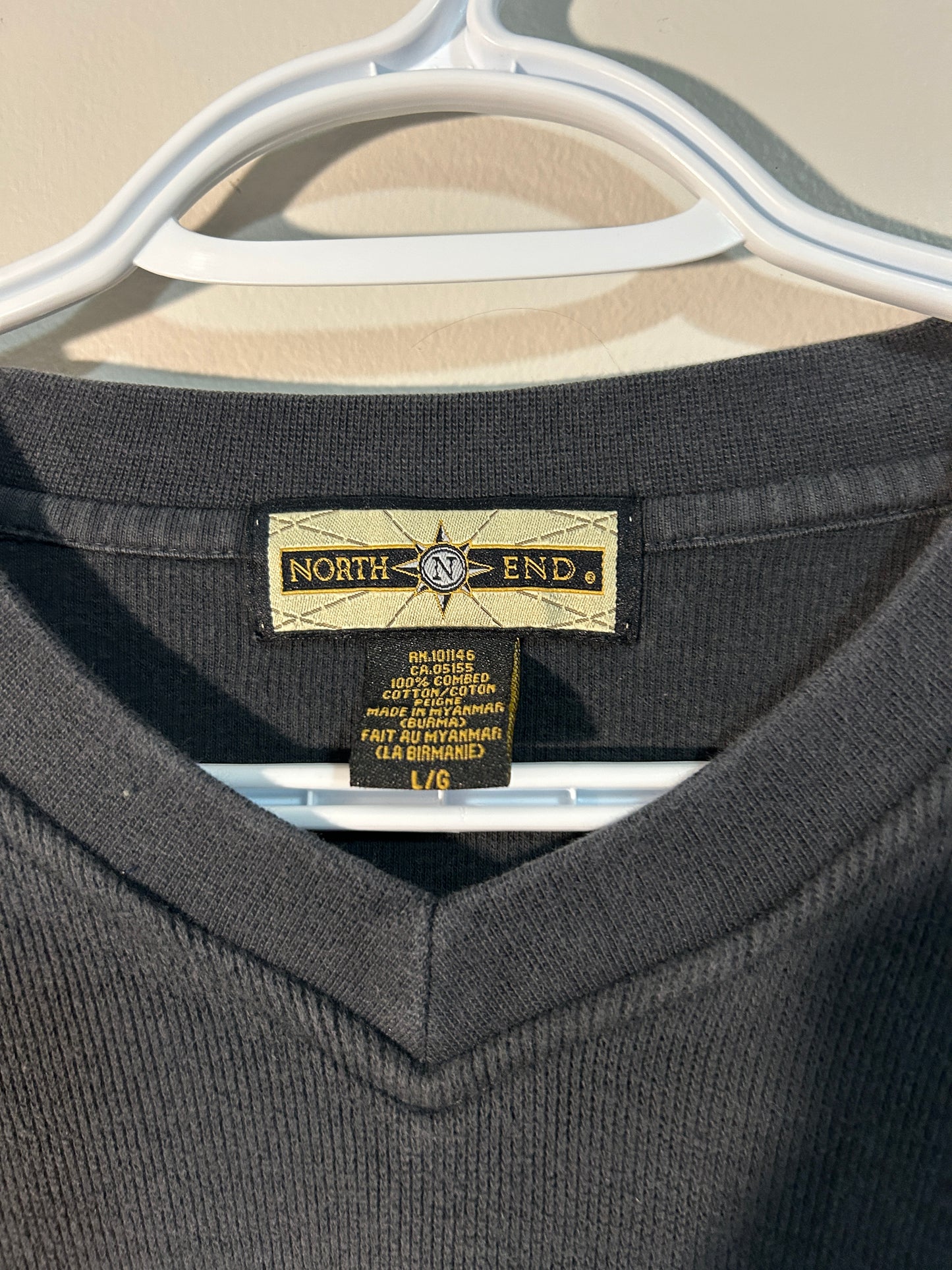 Global V-neck Sweater (L)