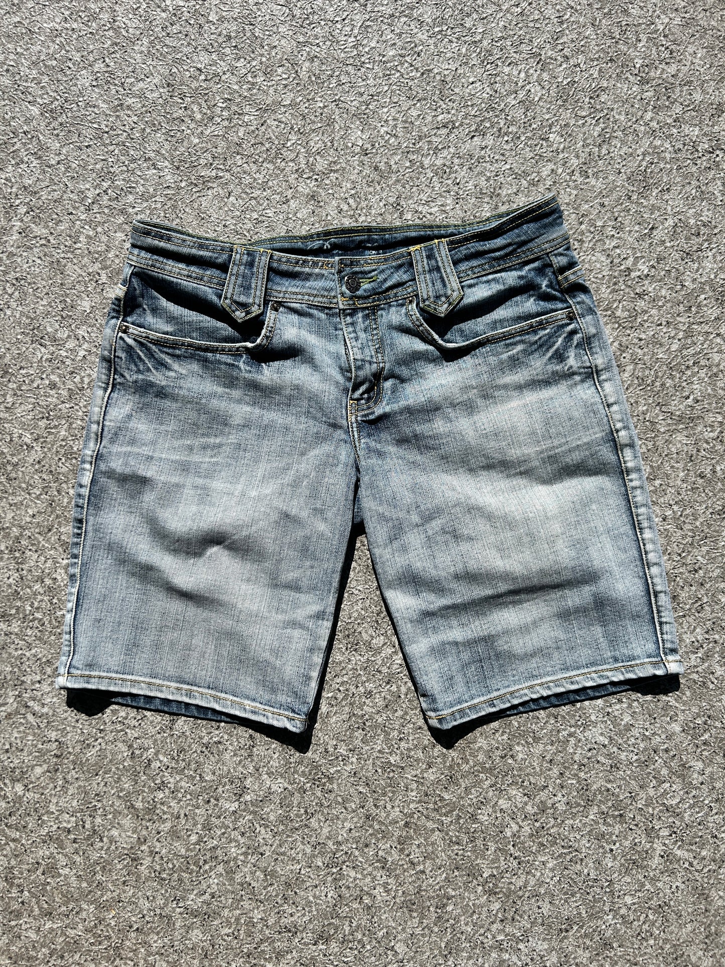 Ricki’s Light Wash Jorts (30W)