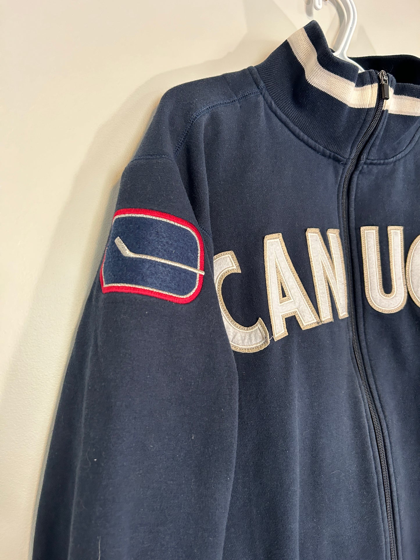 Waves Canucks Zip Sweater (L)
