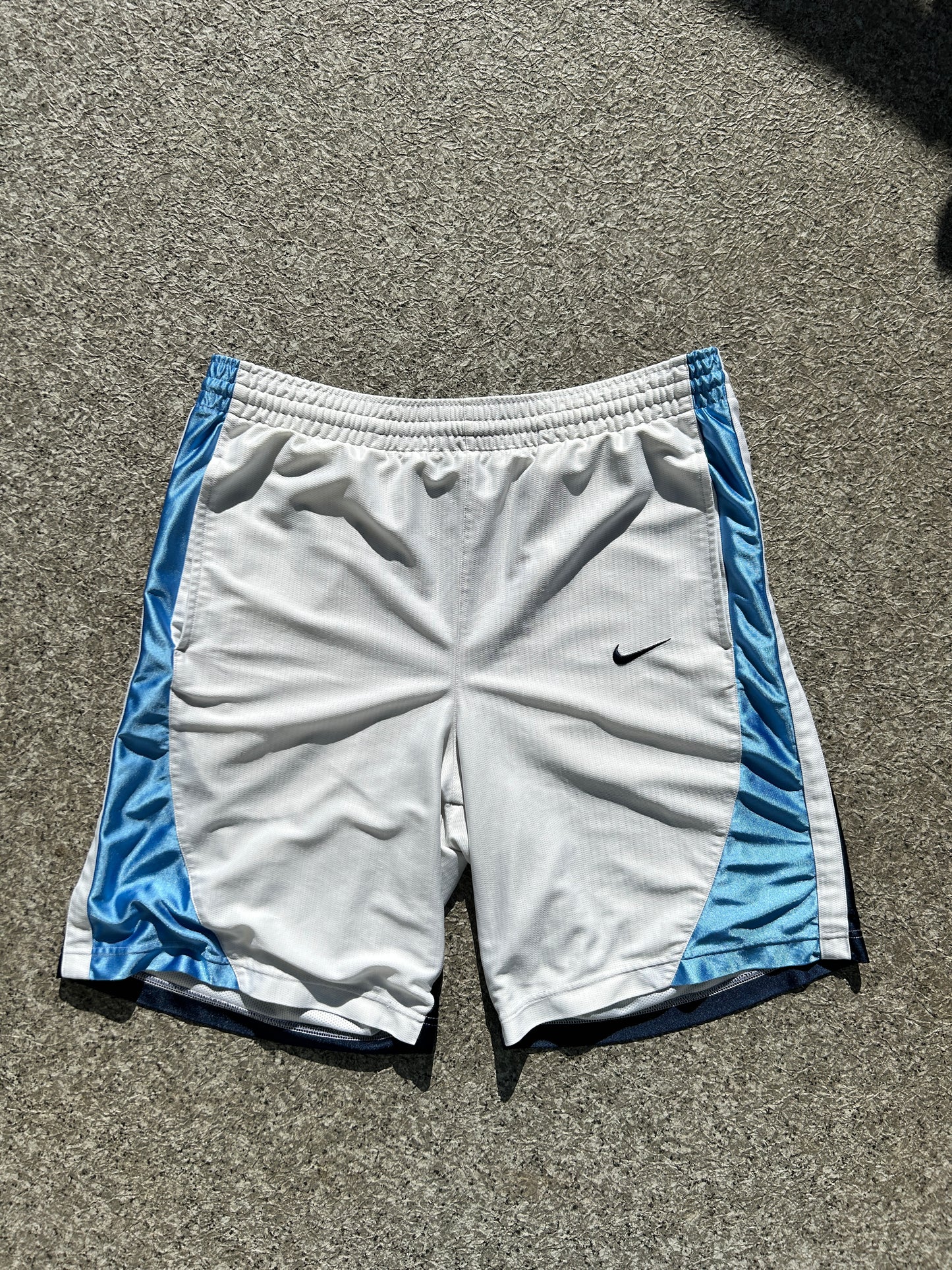 Vintage Nike Basketball Shorts (fit L)