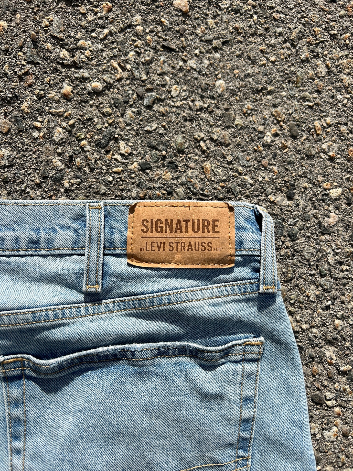 Signature Levi’s Light Wash Jorts (38W)