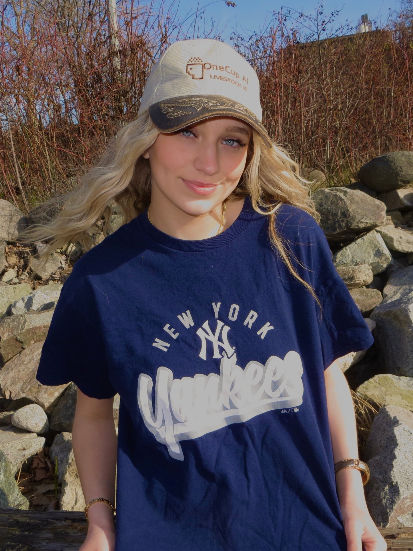 Navy New York Yankees Graphic Tee (L)