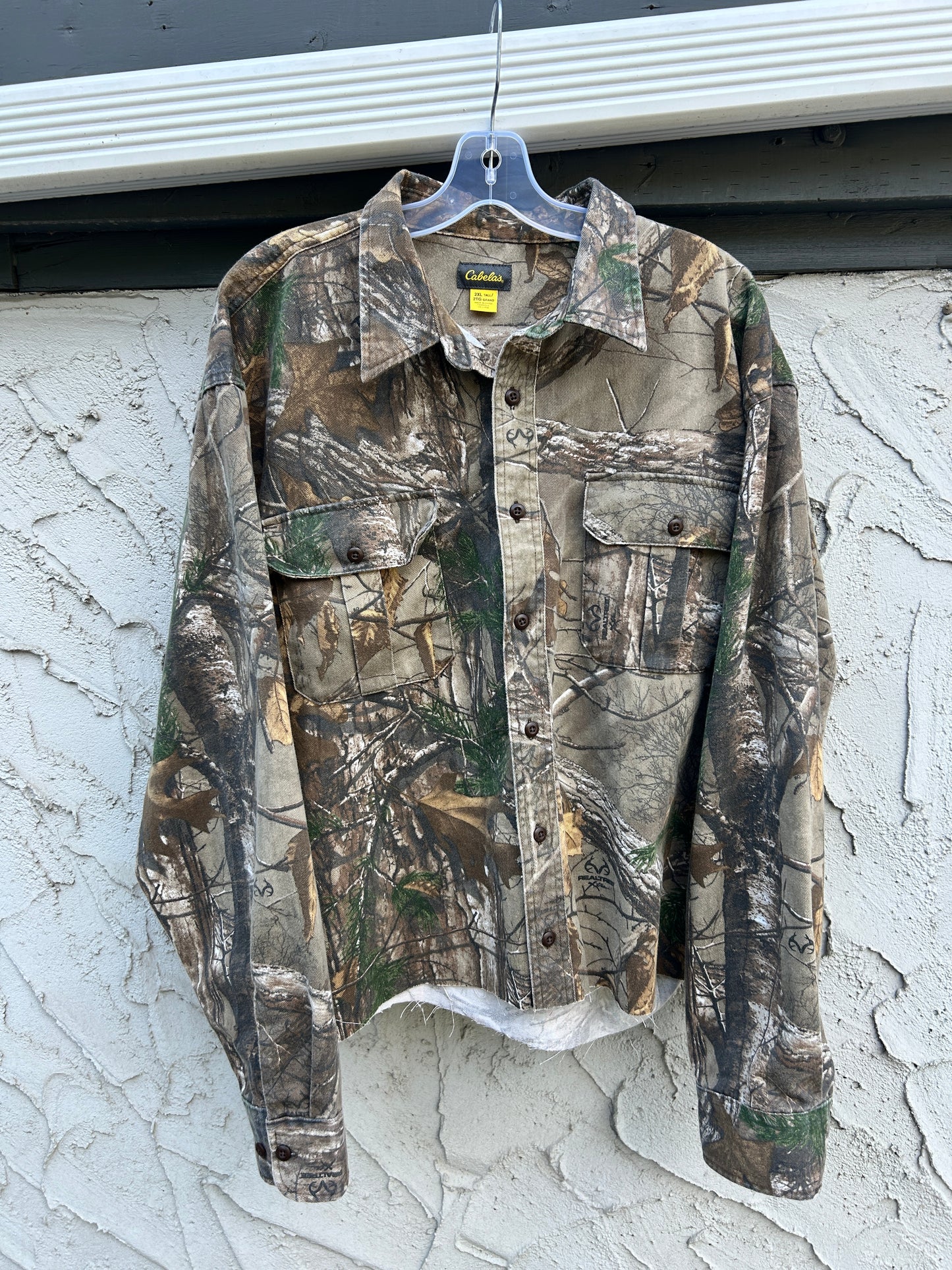 Cropped Cabelas Real Tree Button Up (2XL)