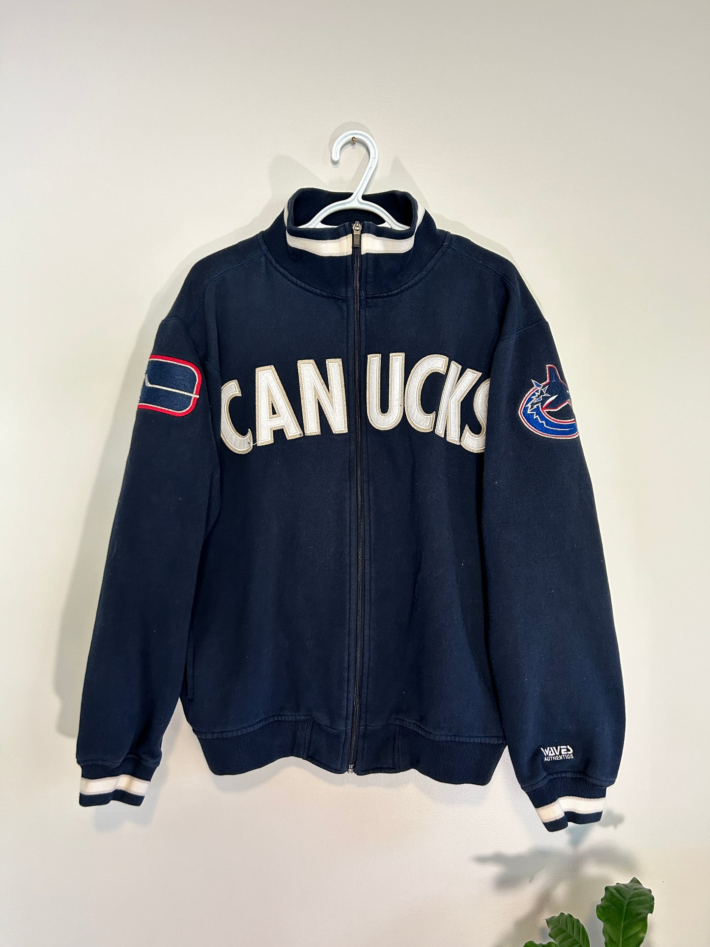 Waves Canucks Zip Sweater (L)