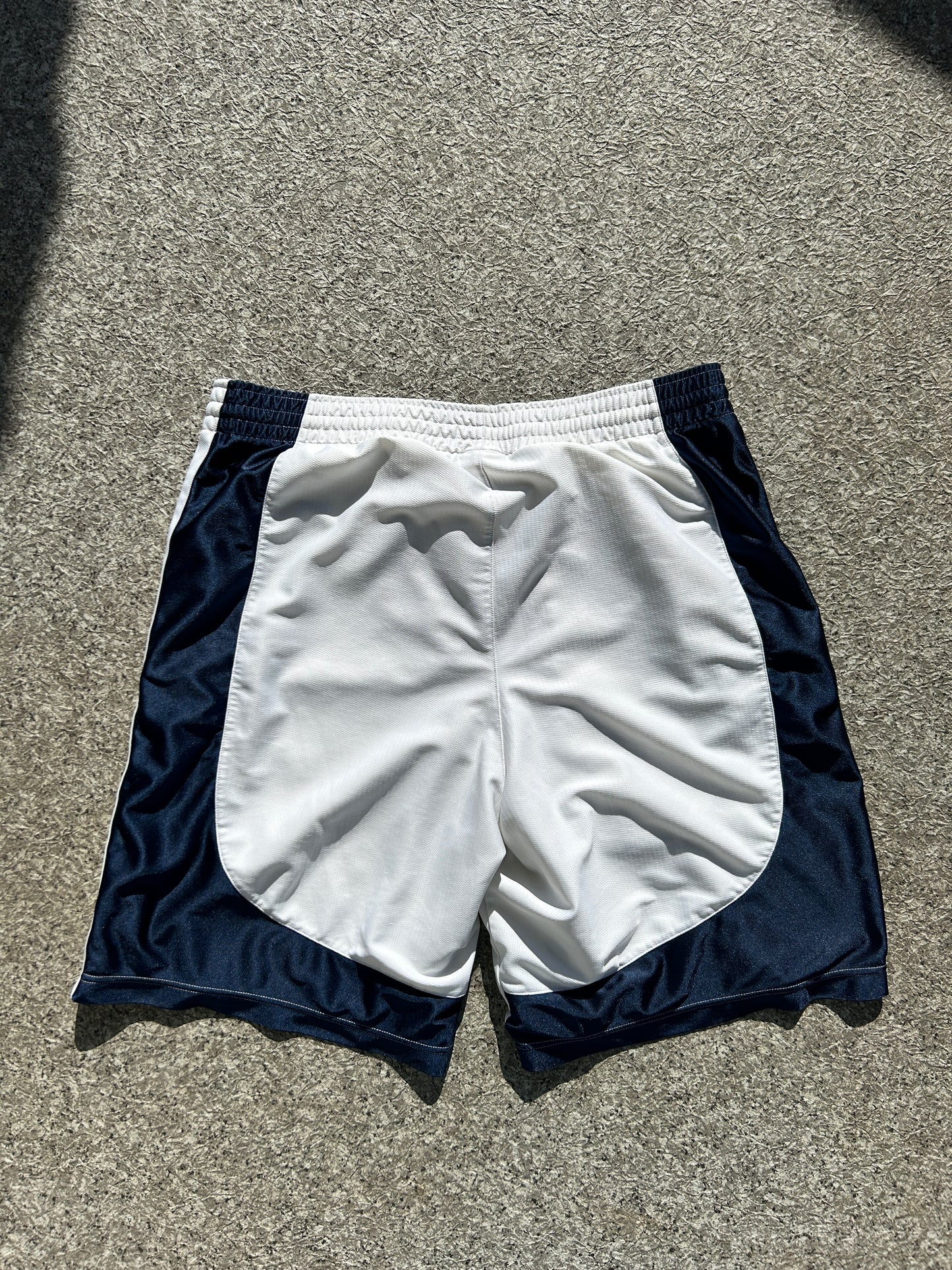 Vintage Nike Basketball Shorts (fit L)