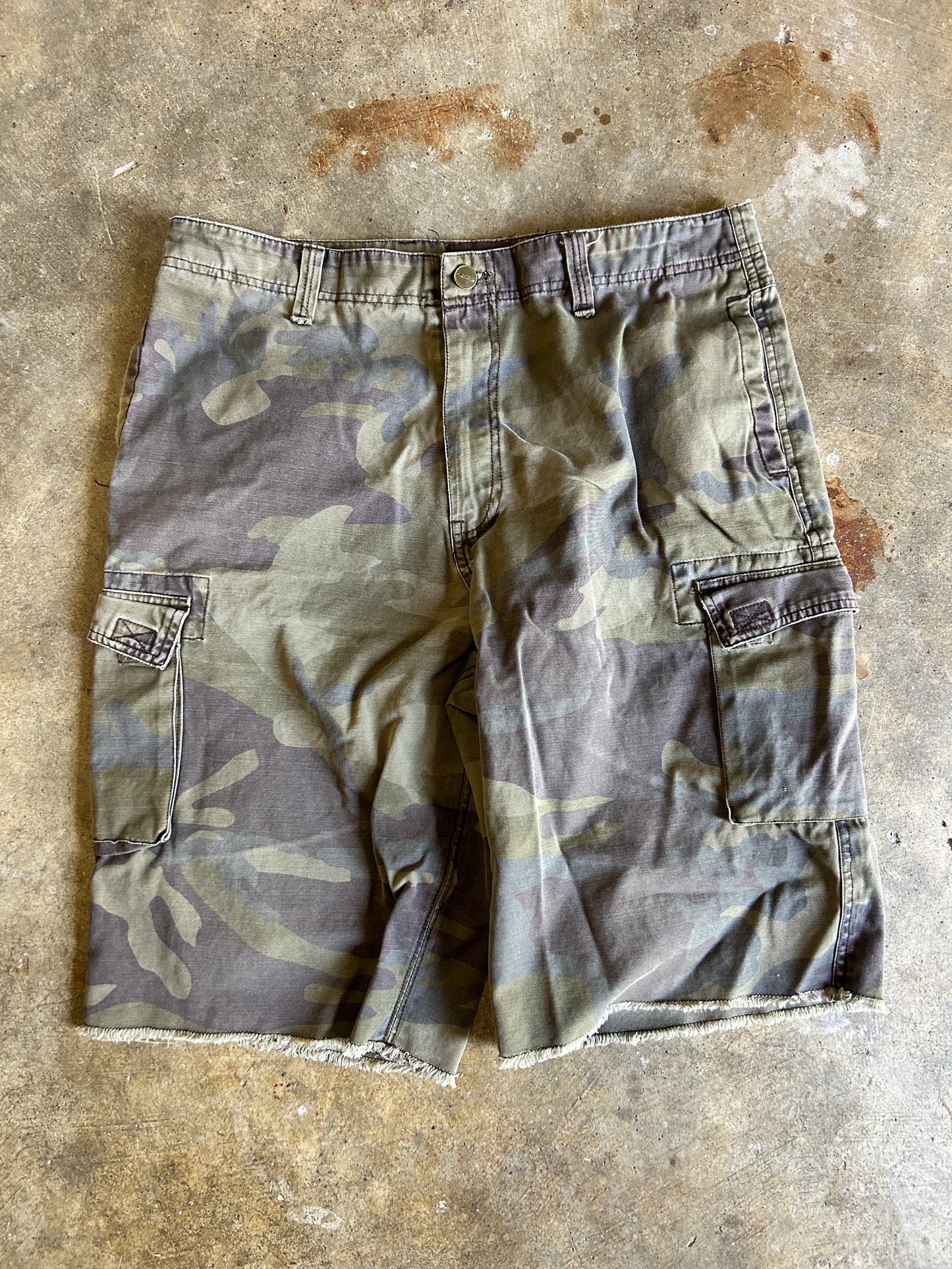 Y2K Antidote Pocket Stitch Camo Shorts (32W)