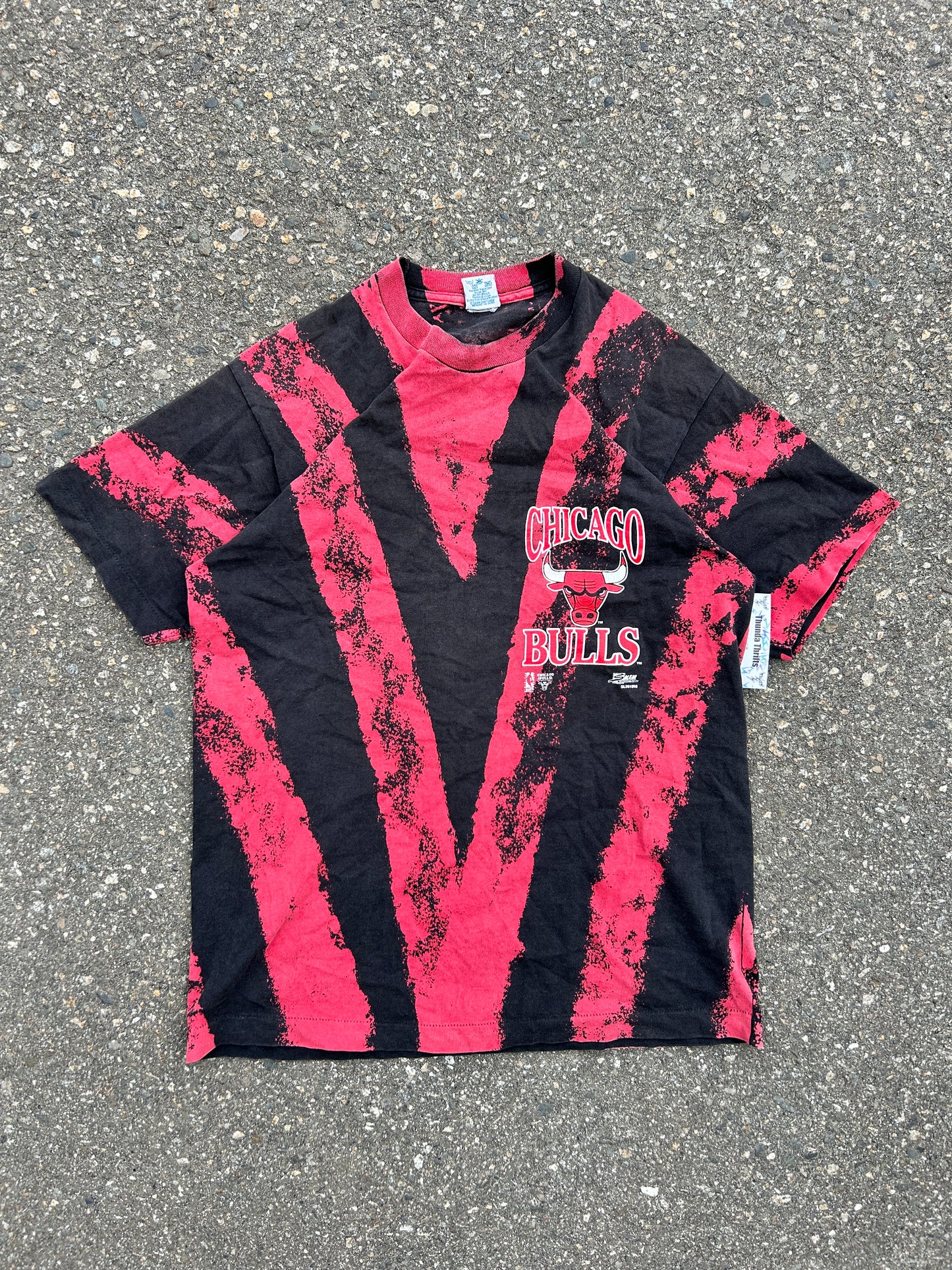 Vintage 90’s Stripe Dyed Chicago Bulls Tee (L)