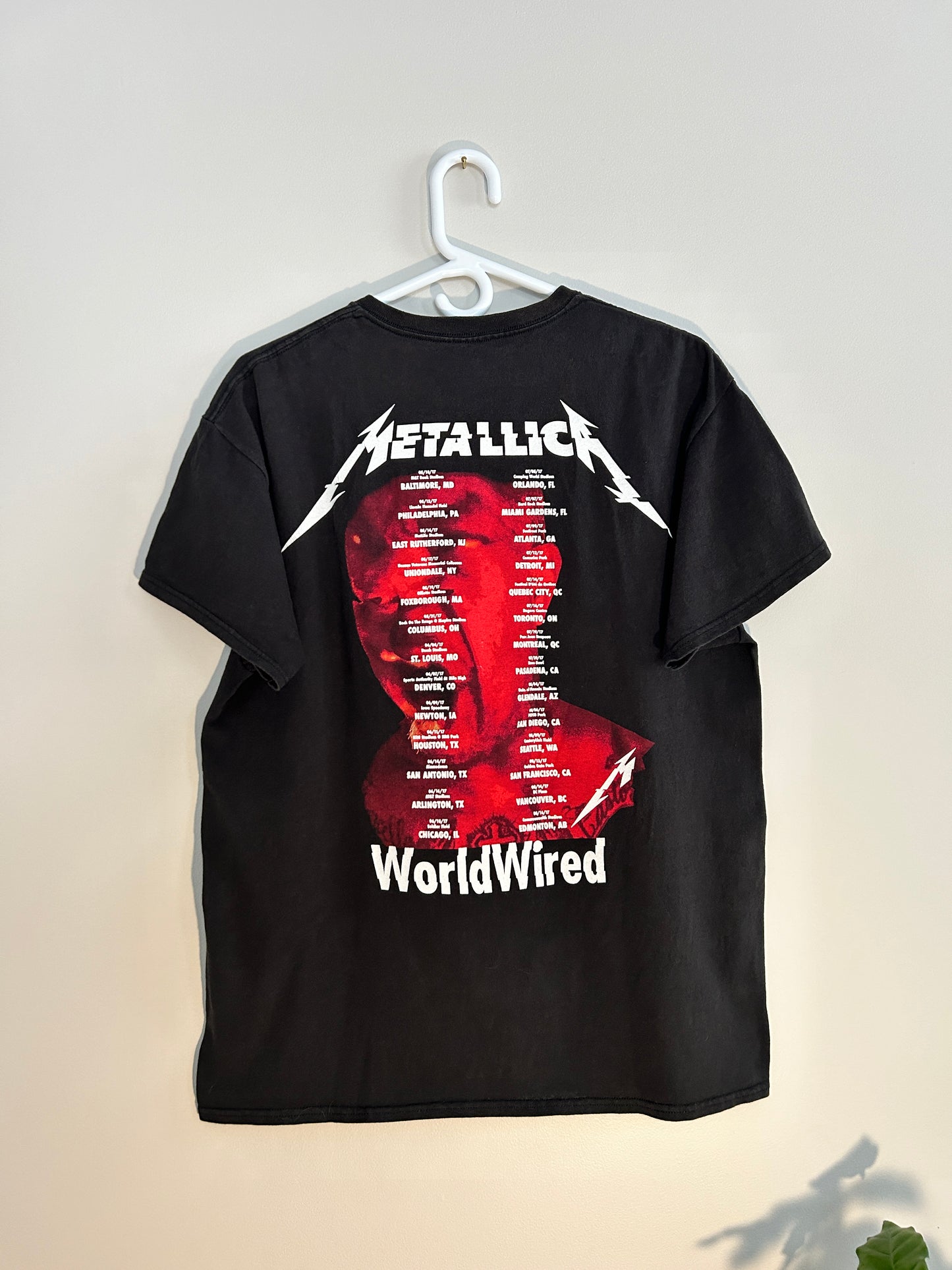 Metallica 2017 World Wired Tour Tee (L)
