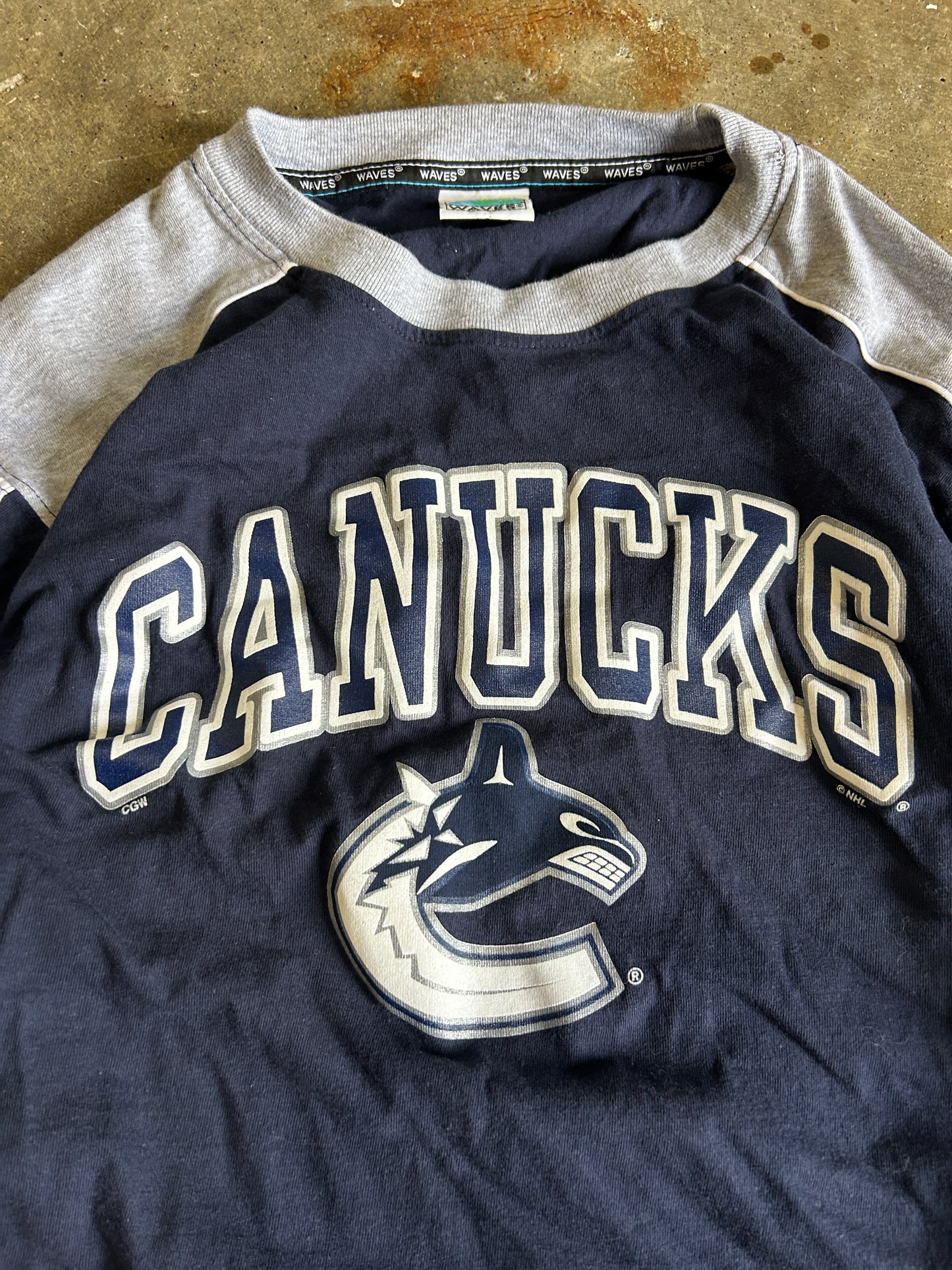 Canucks Waves Striped LS Shirt (L)
