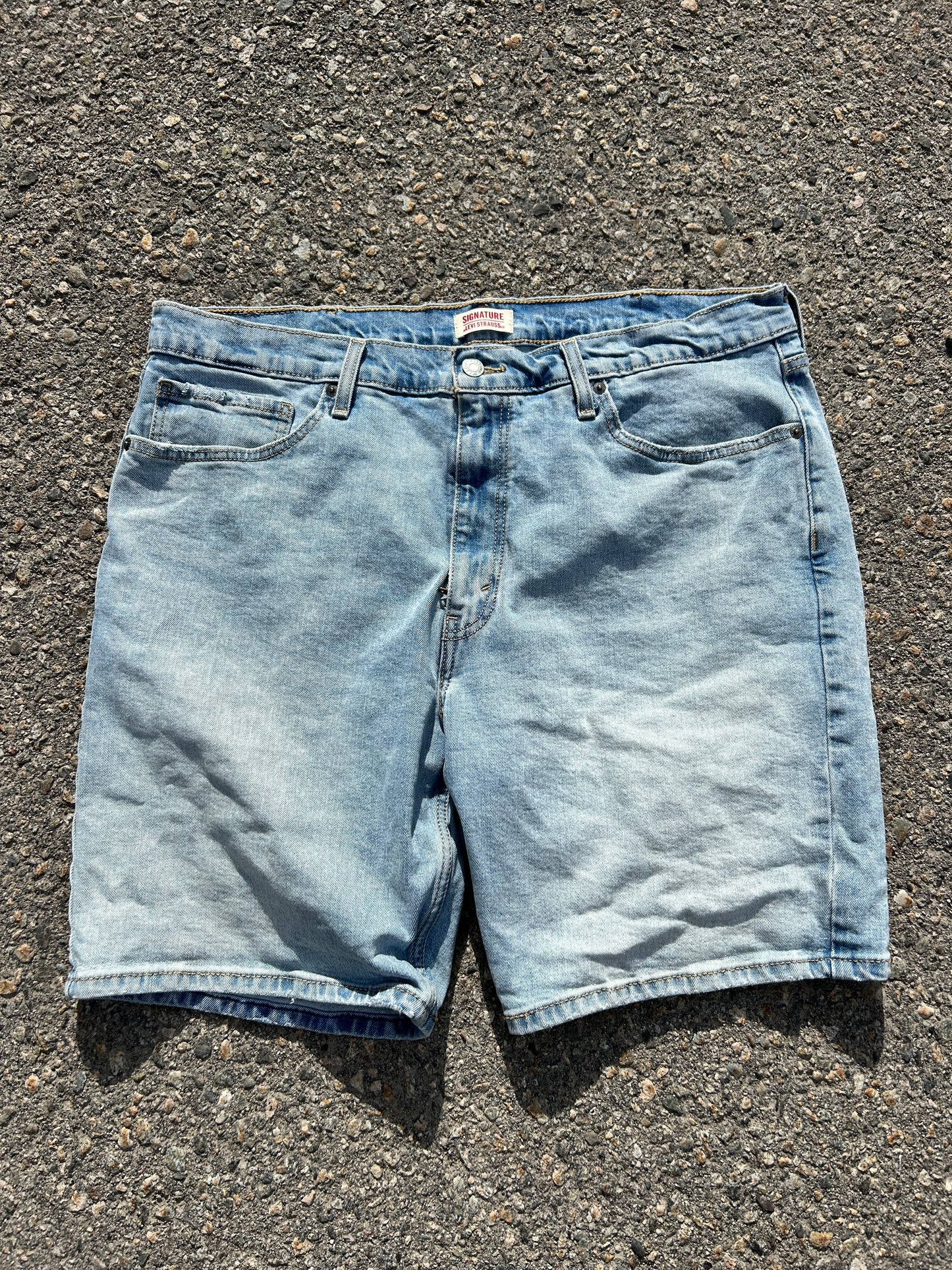 Signature Levi’s Light Wash Jorts (38W)