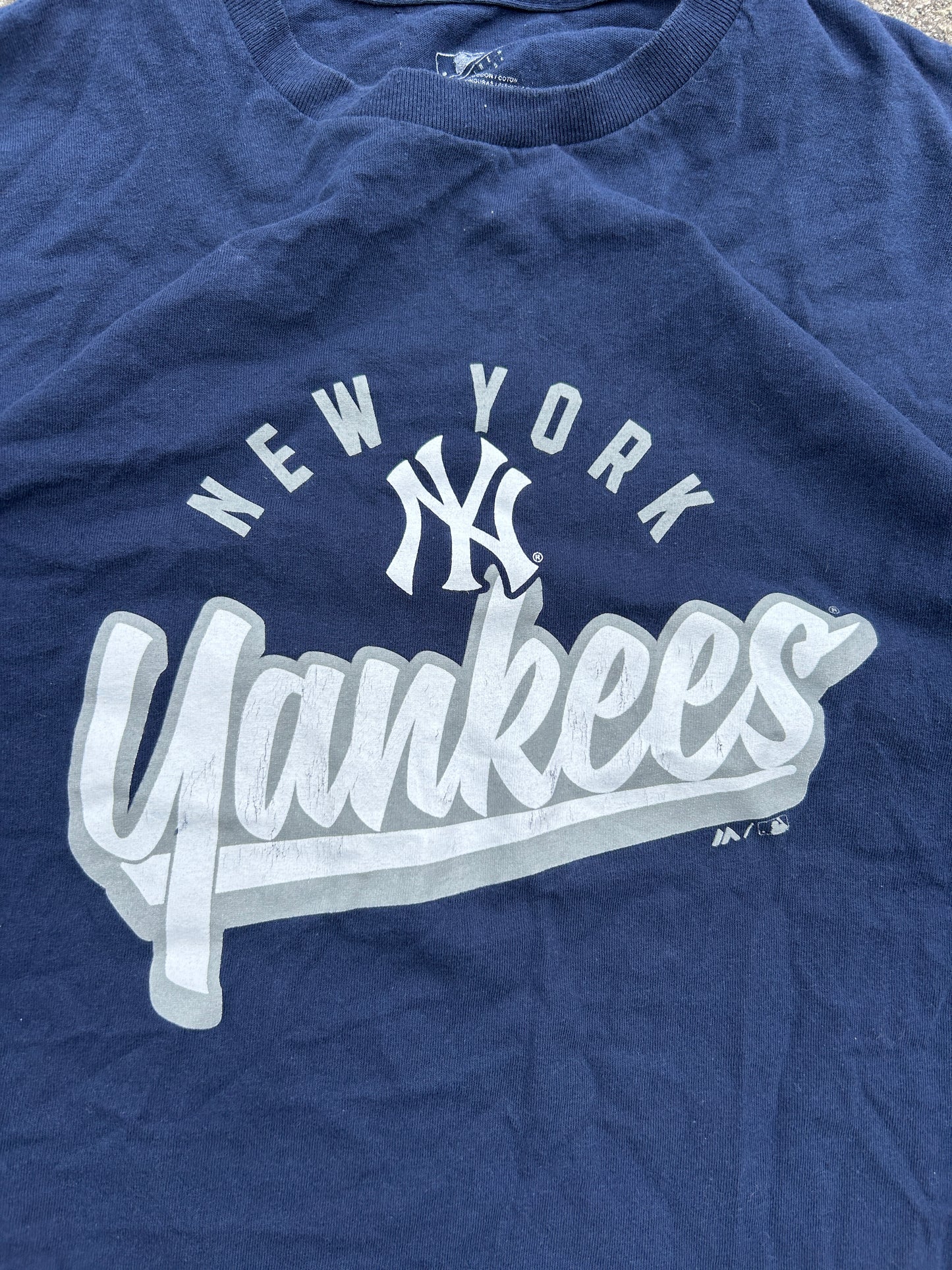 Navy New York Yankees Graphic Tee (L)