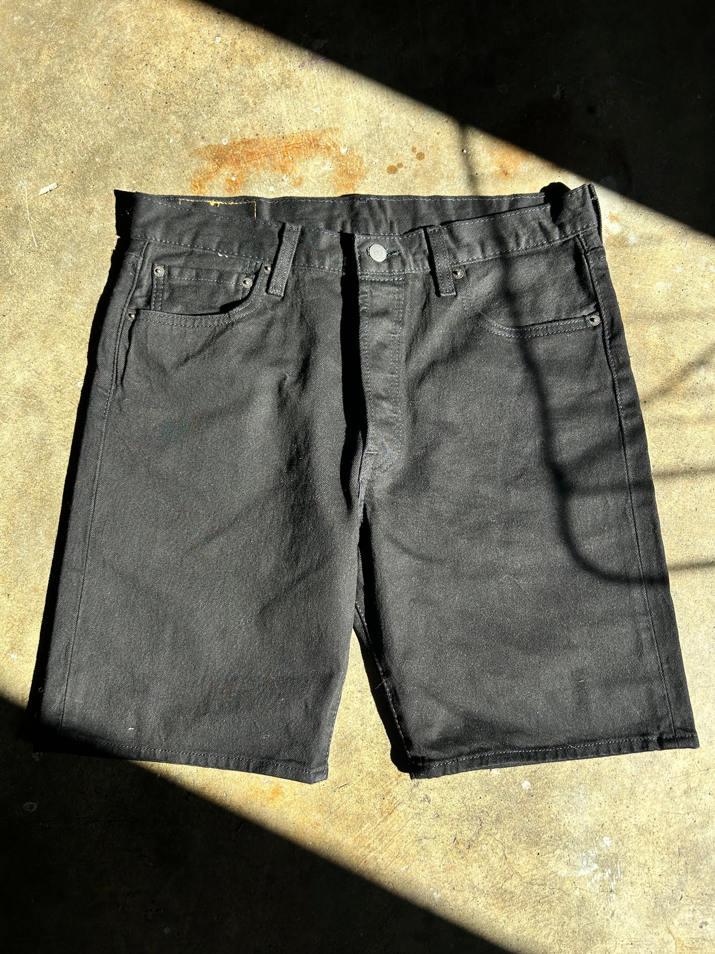 Black Levi’s 501 Jorts (34W)