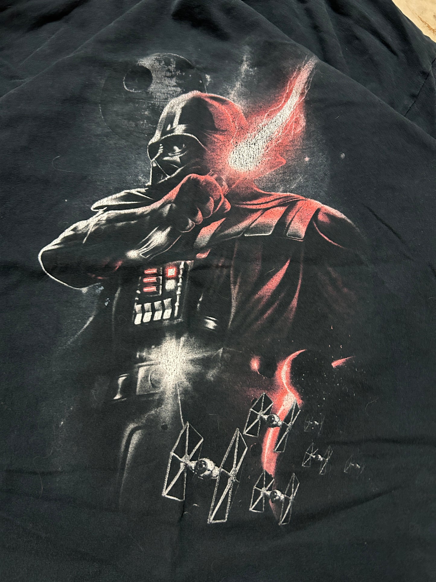 Star Wars Darth Vader Light Sabre Graphic Tee (L)