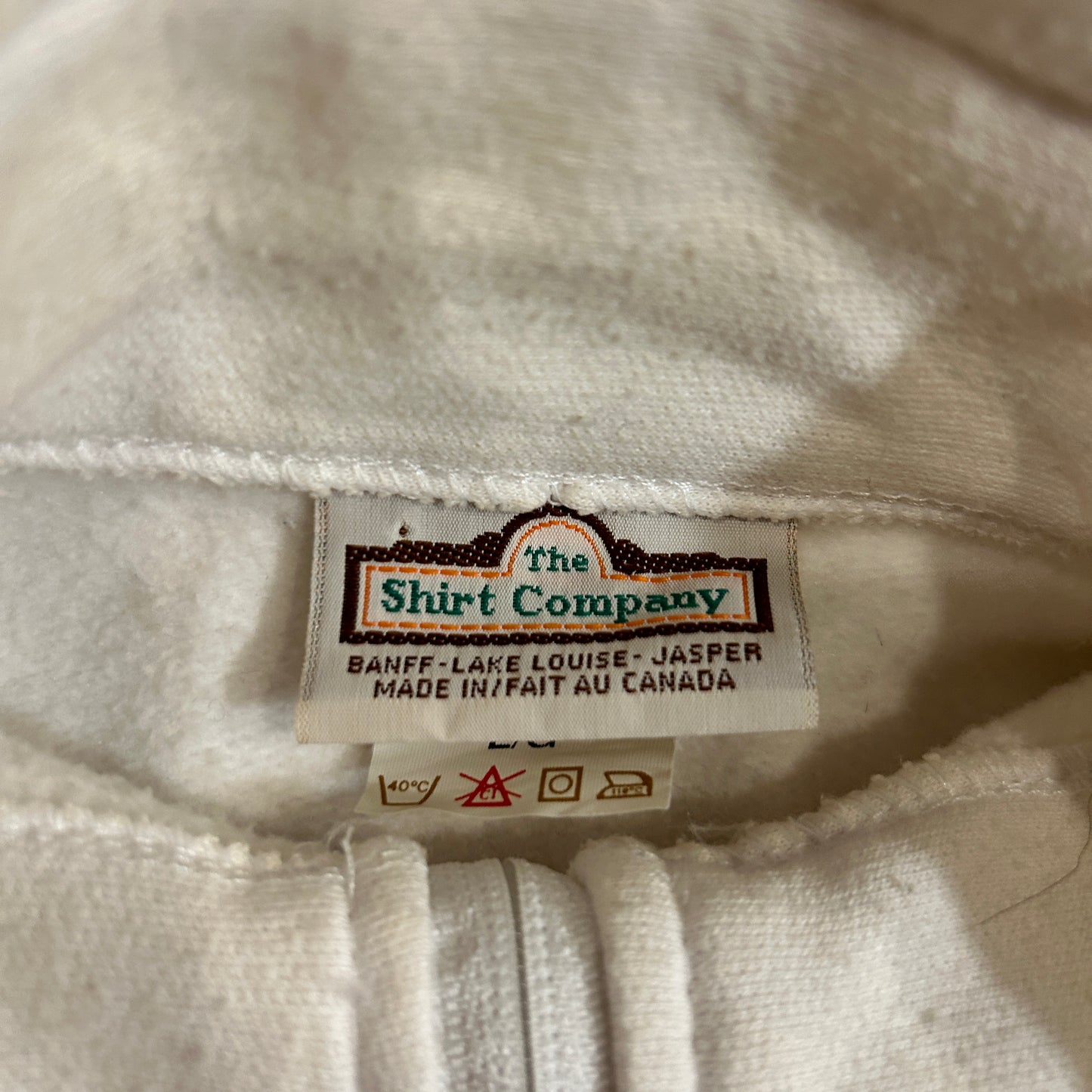 Vintage Banff Canada Windbreaker Shouldered Sweater (fits M)