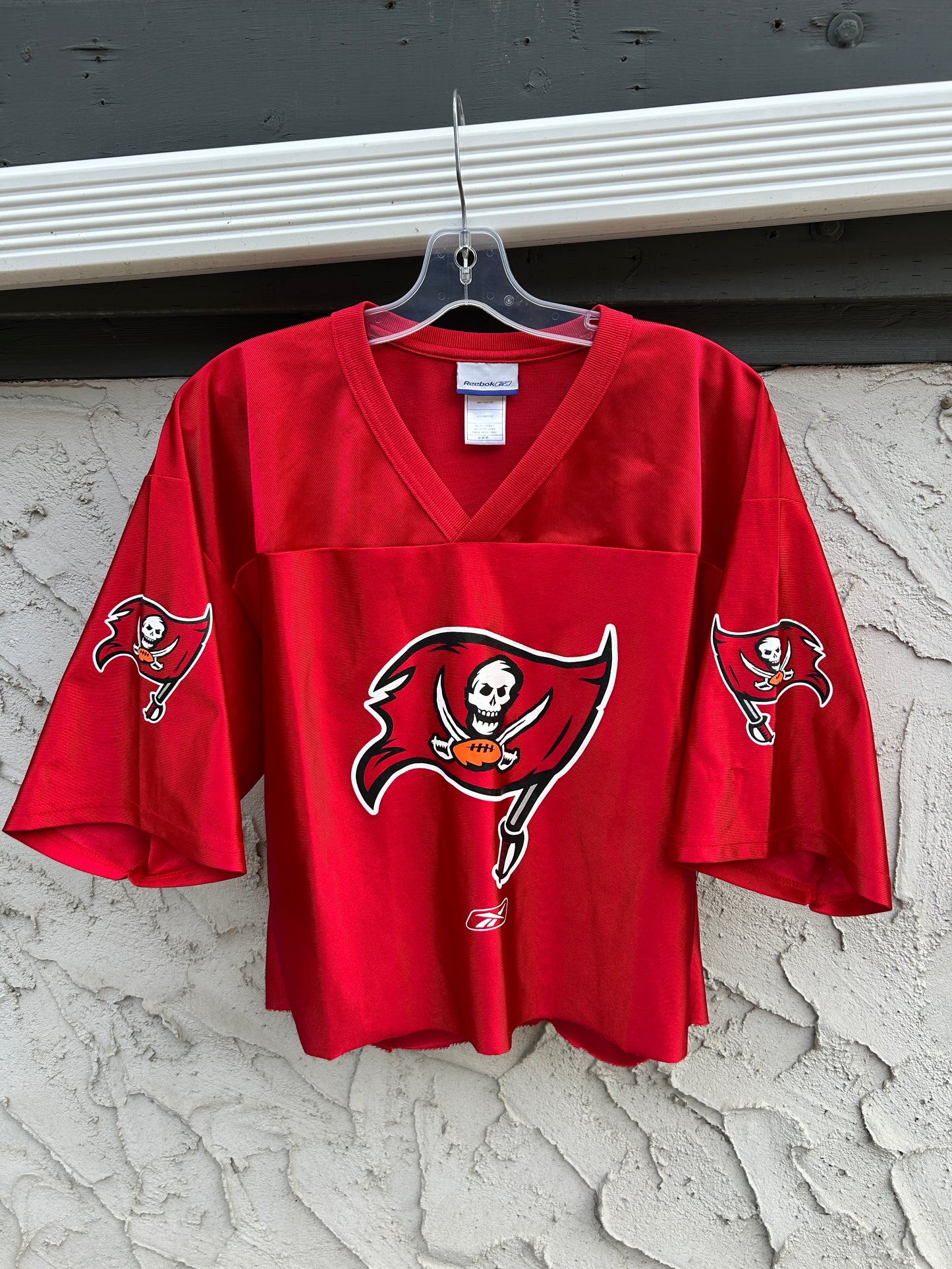 Cropped Reebok Buccaneers Practice Jersey (M)