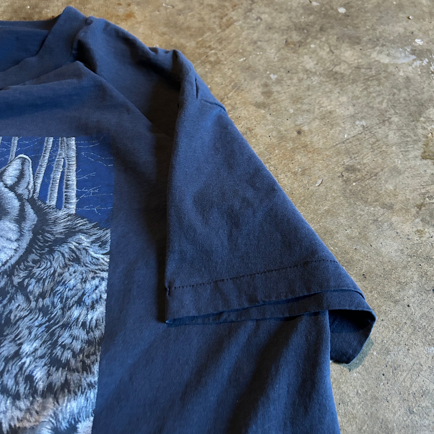 Vintage Winter Wolf Graphic Tee (XL)