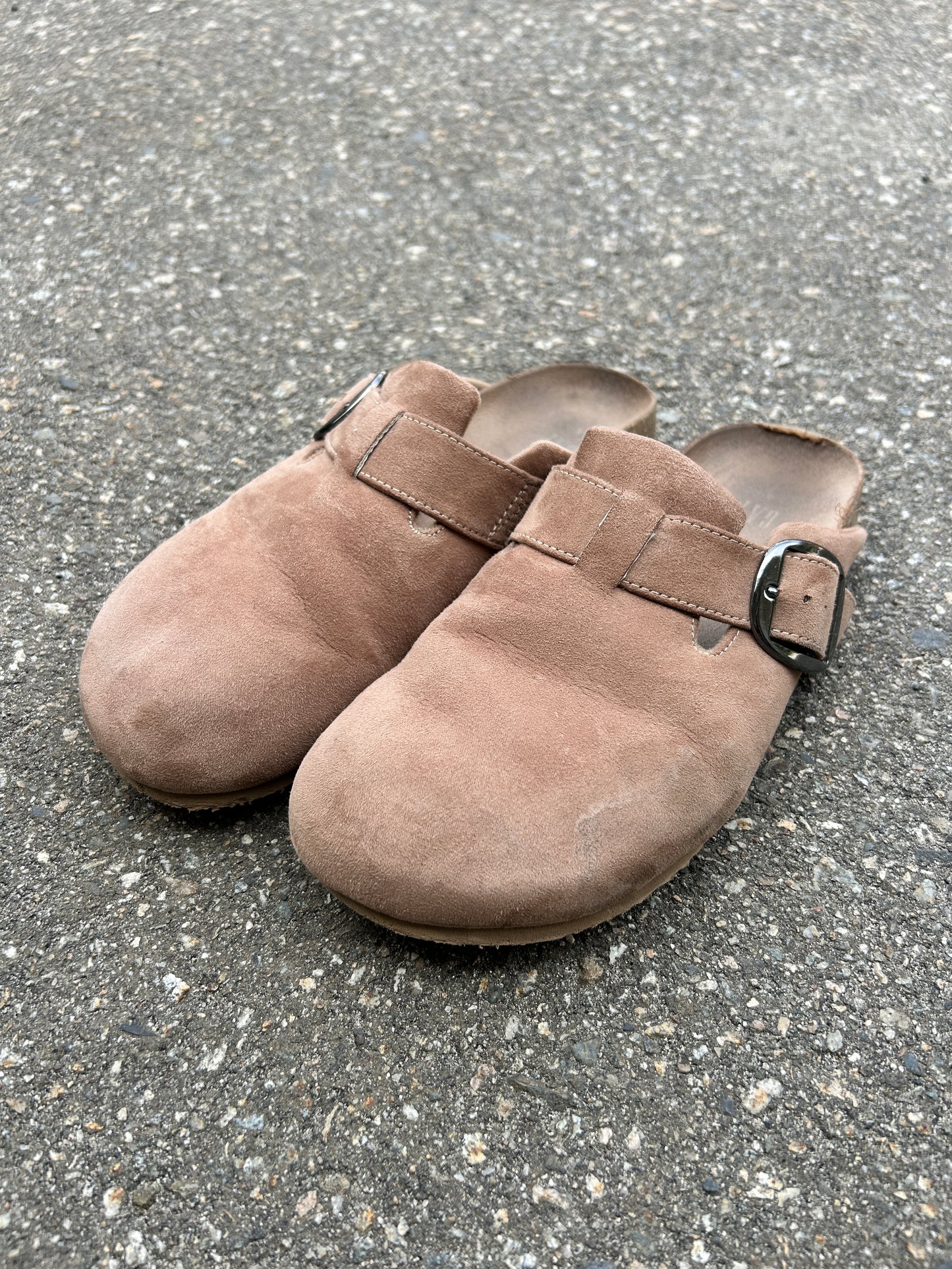 Light Brown Gap Suede Boston Clogs (9.5M)