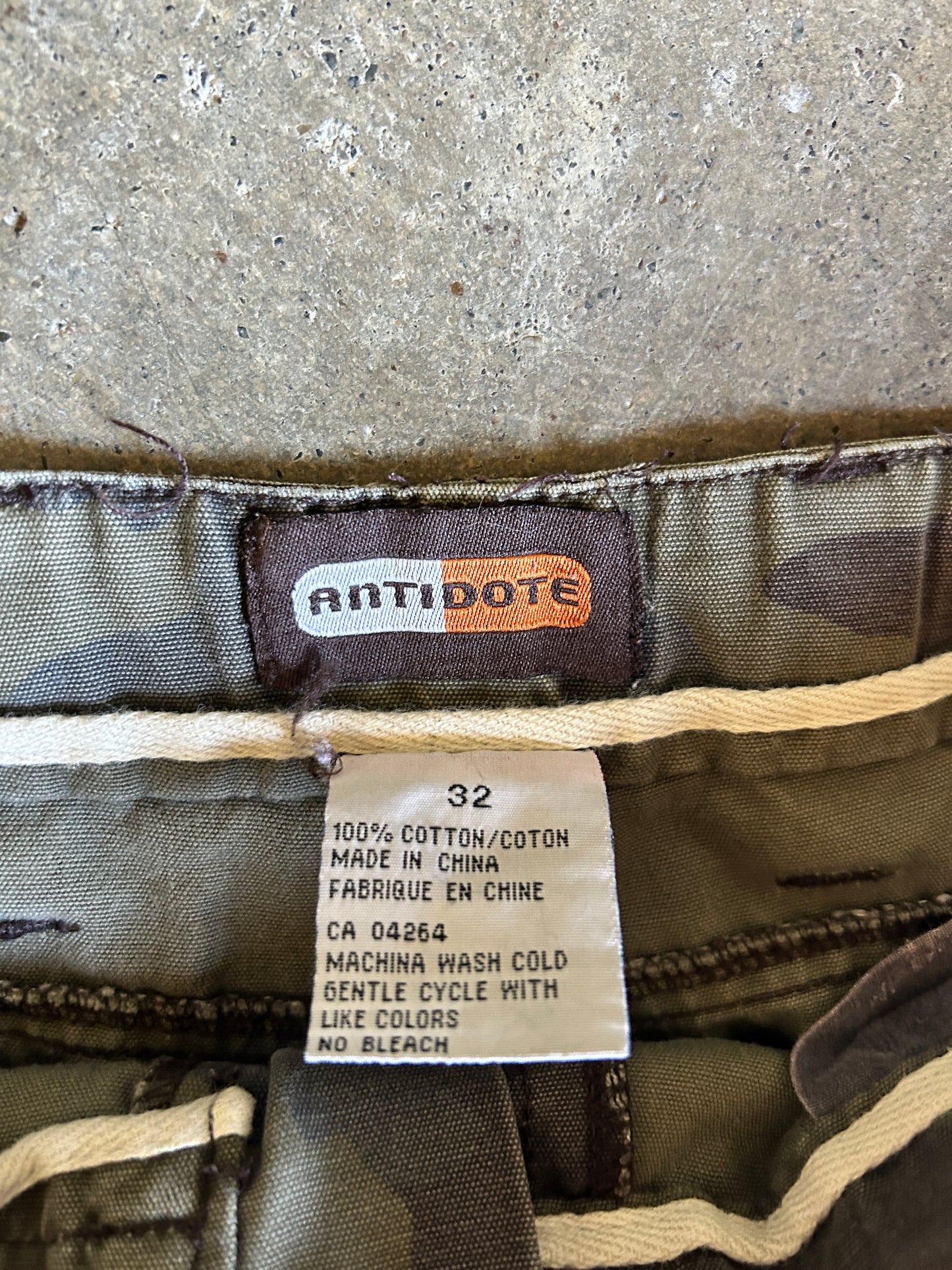 Y2K Antidote Pocket Stitch Camo Shorts (32W)