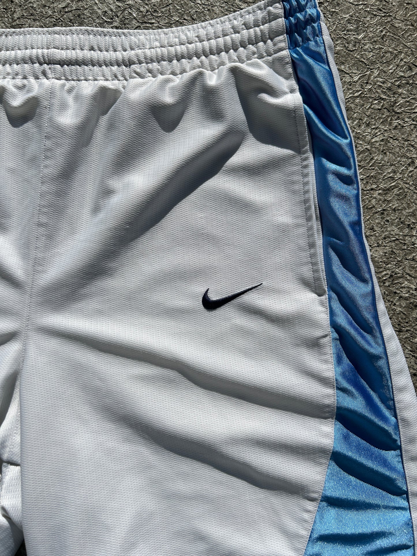 Vintage Nike Basketball Shorts (fit L)