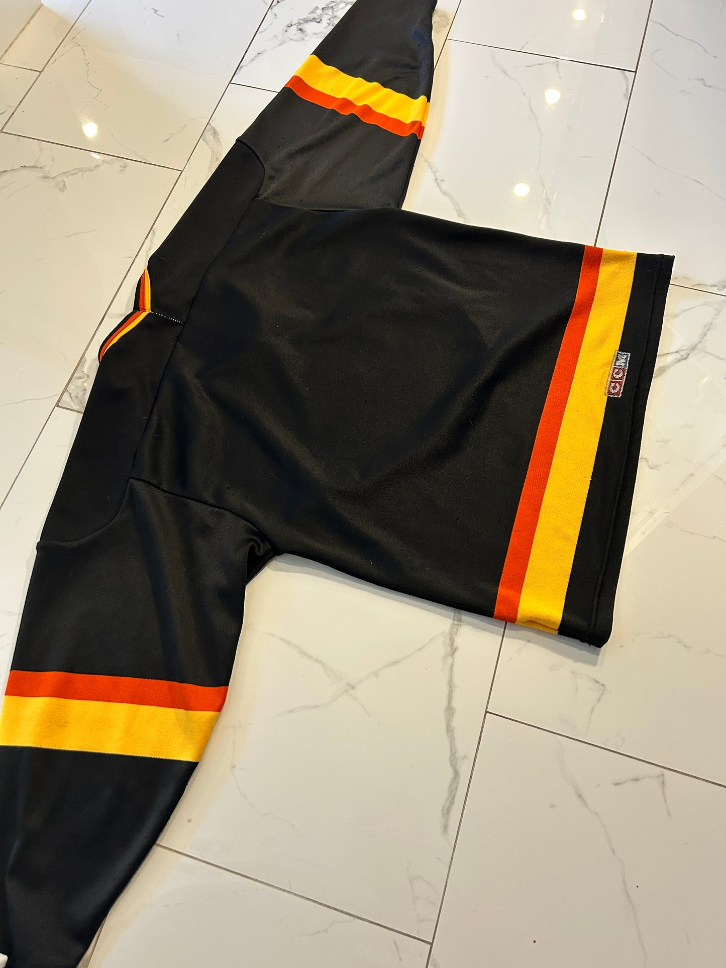 Vintage 90’s CCM Canucks Flying Skate Jersey (M)