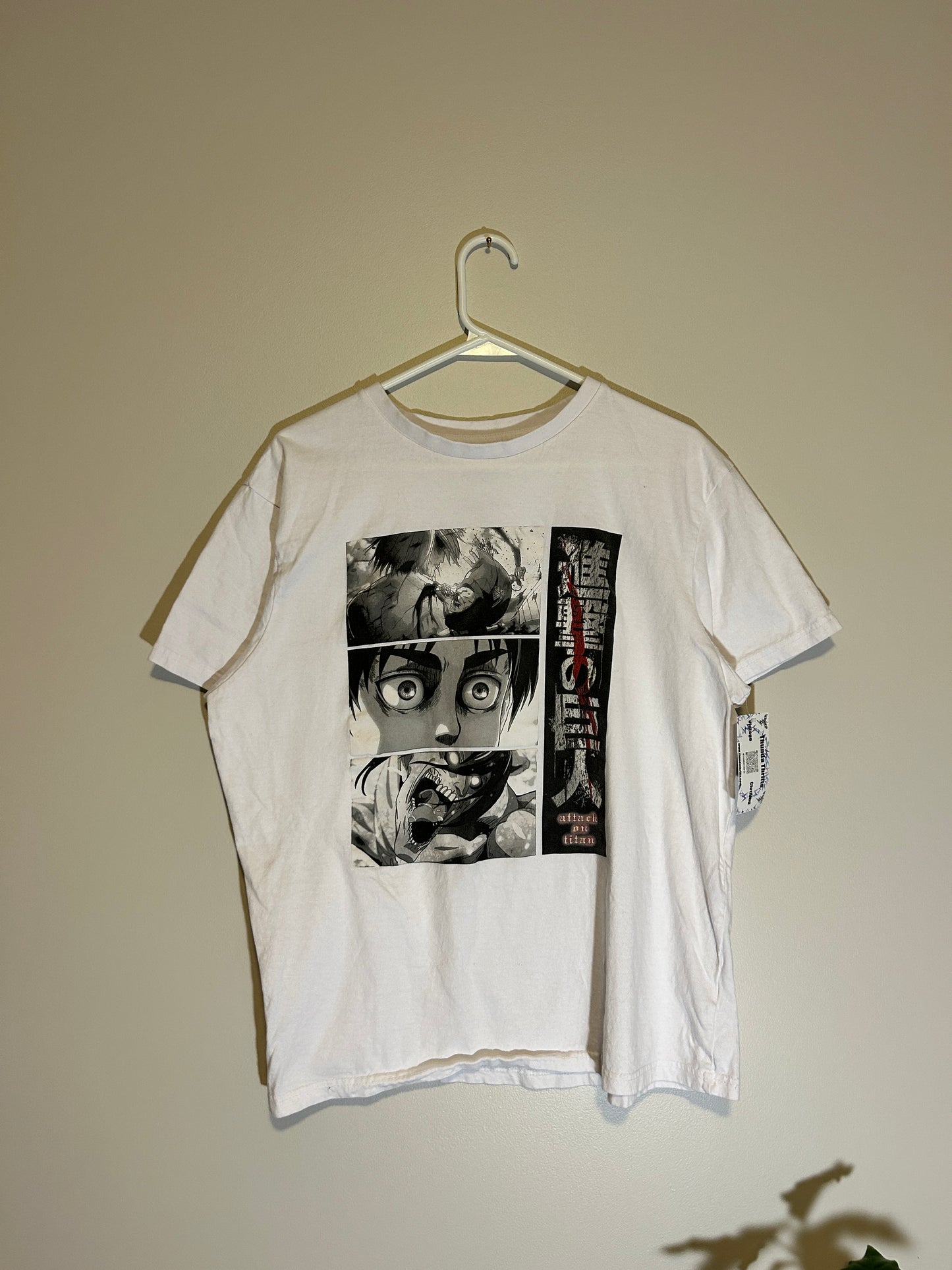 Attack on Titan Graphic Tee (L)