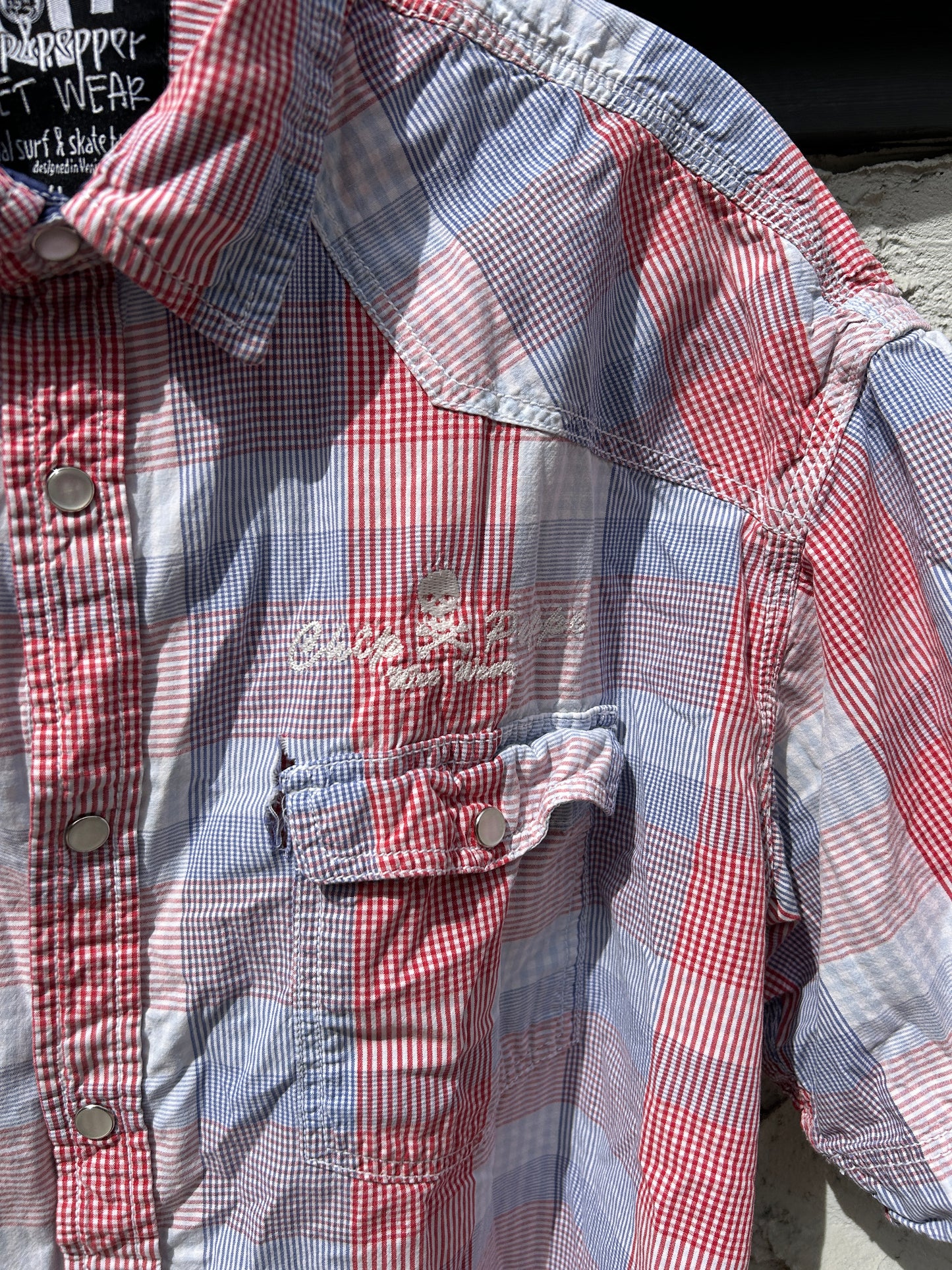 Cropped Chip & Pepper Skull Embroidered Button Up (XL)