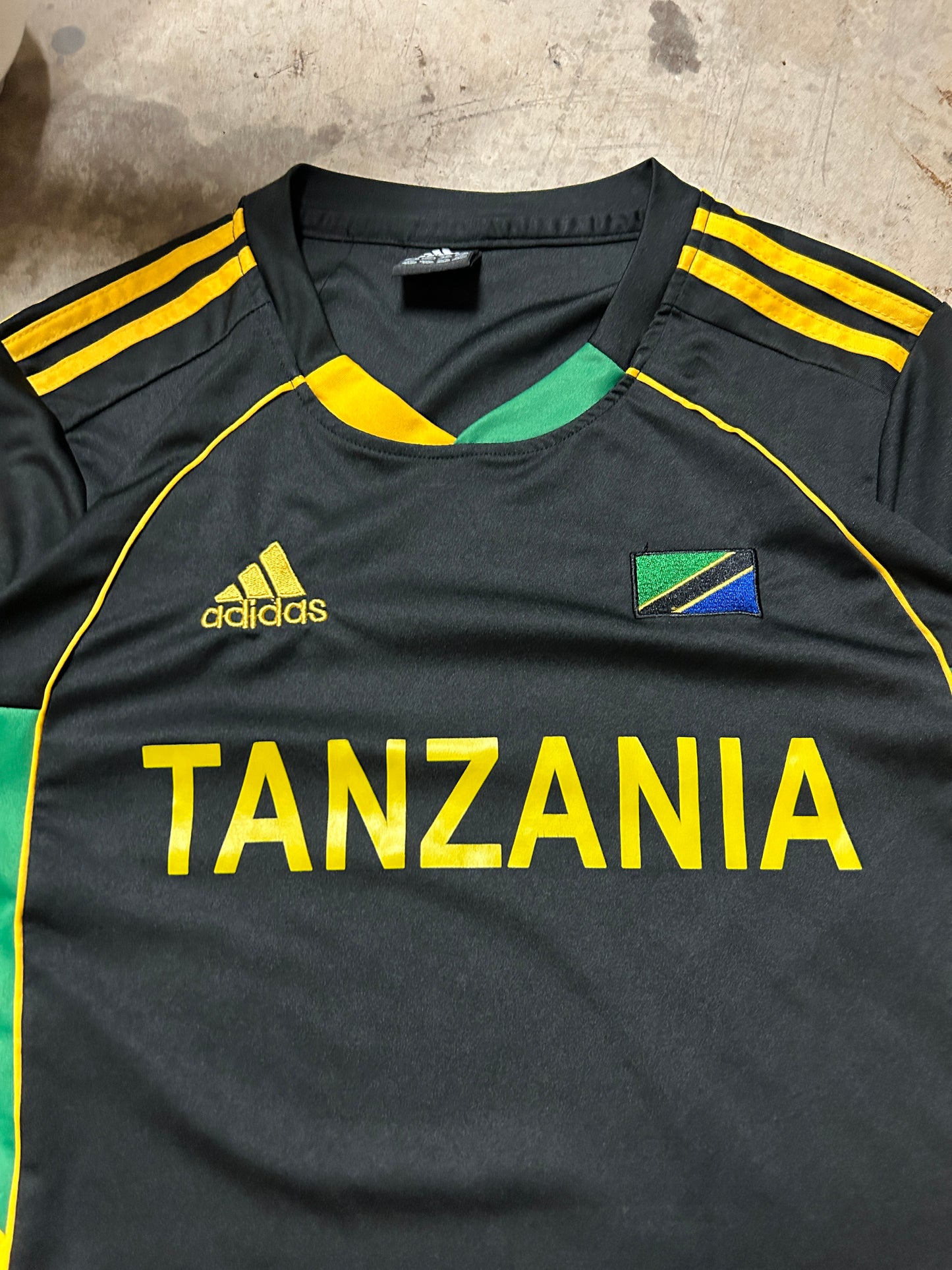 Adidas Black Tanzania Futbol Kit (S)