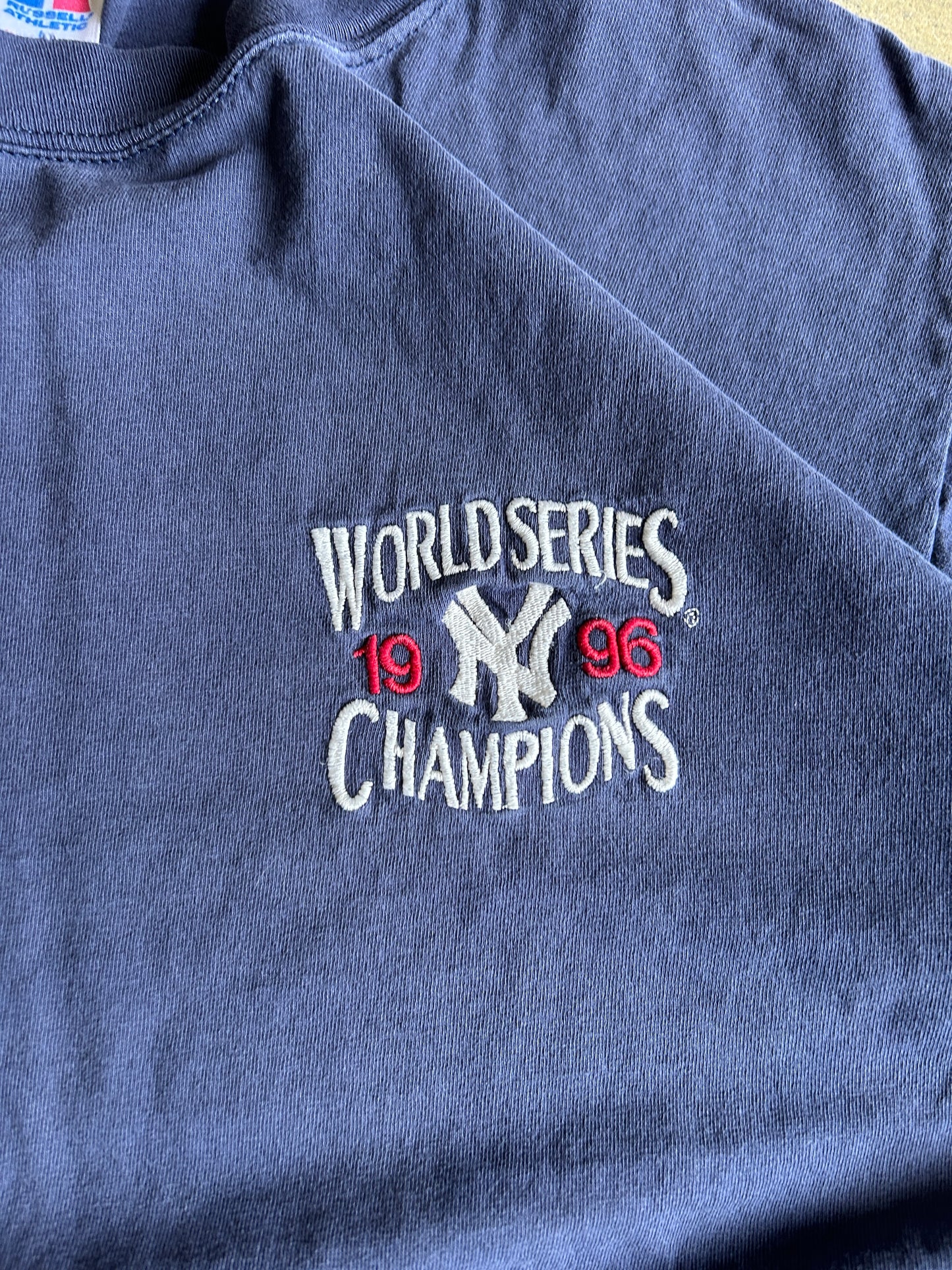 Vintage 1996 Russell Athletic Yankees Champs Tee (L)