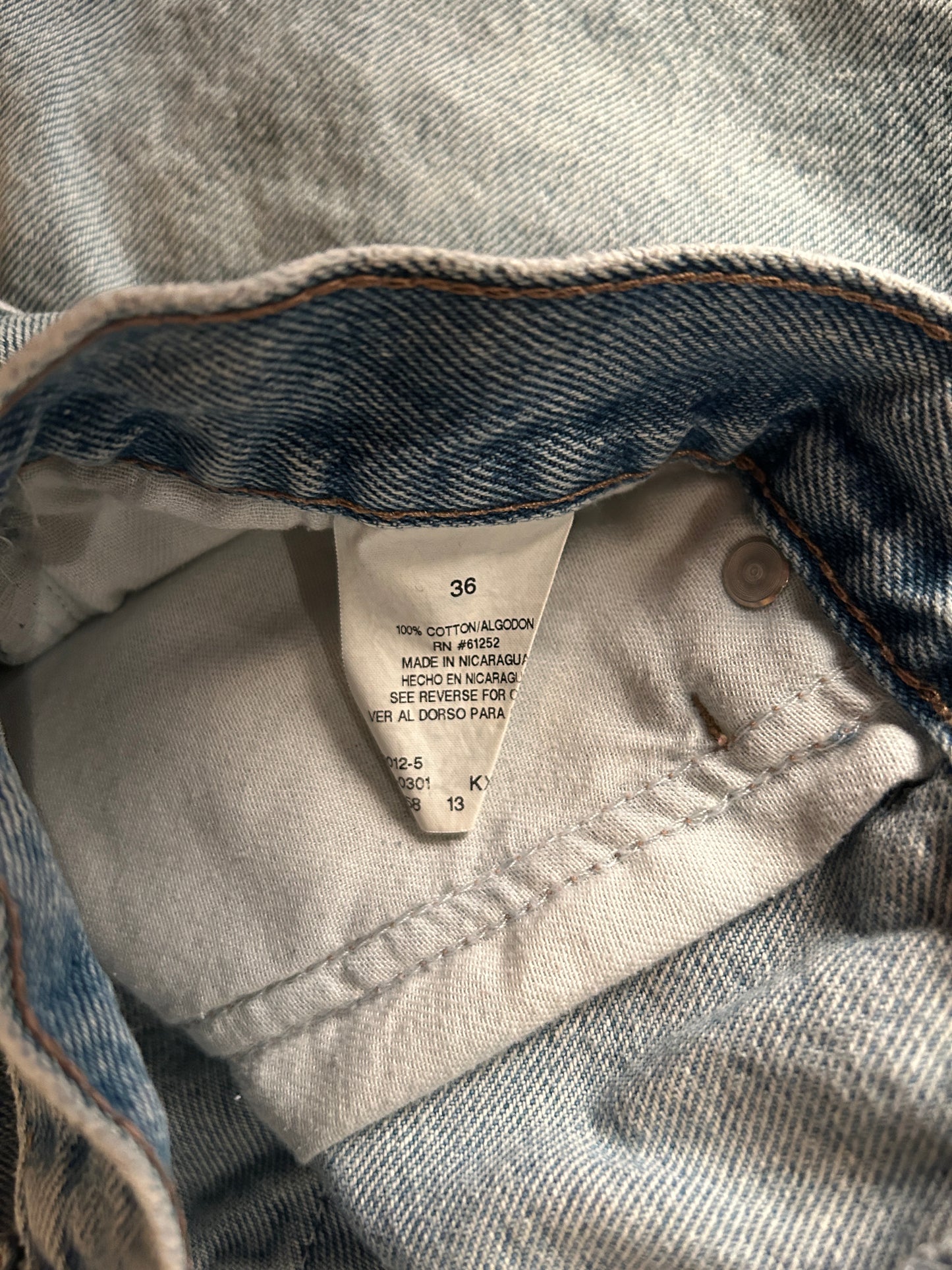 Vintage Arizona Lightwash Jorts (36W)