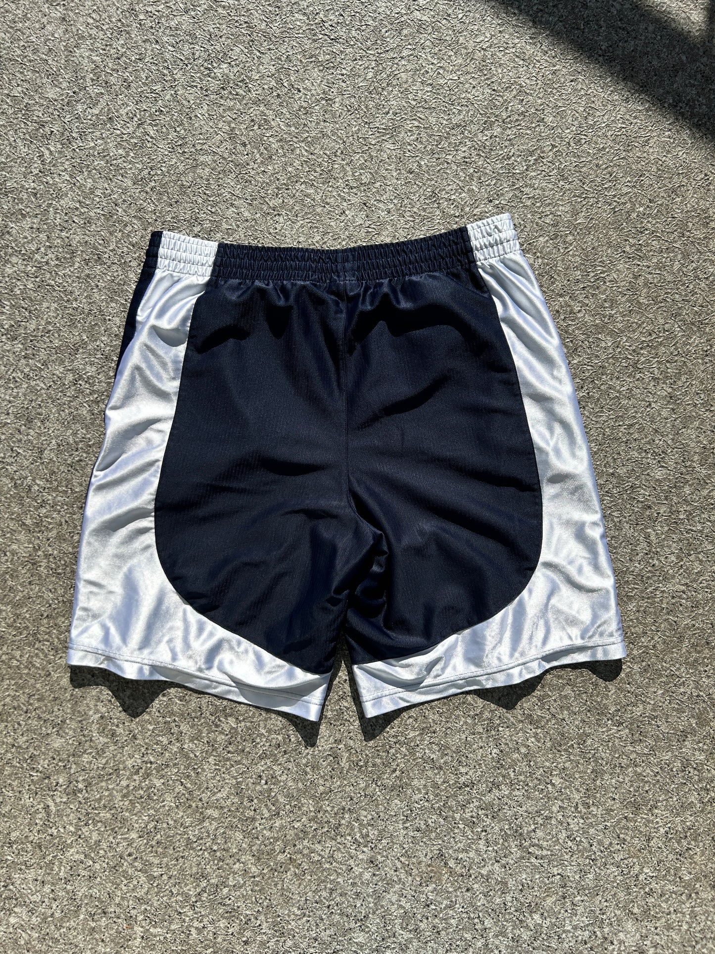 Vintage Nike Basketball Shorts (fit L)
