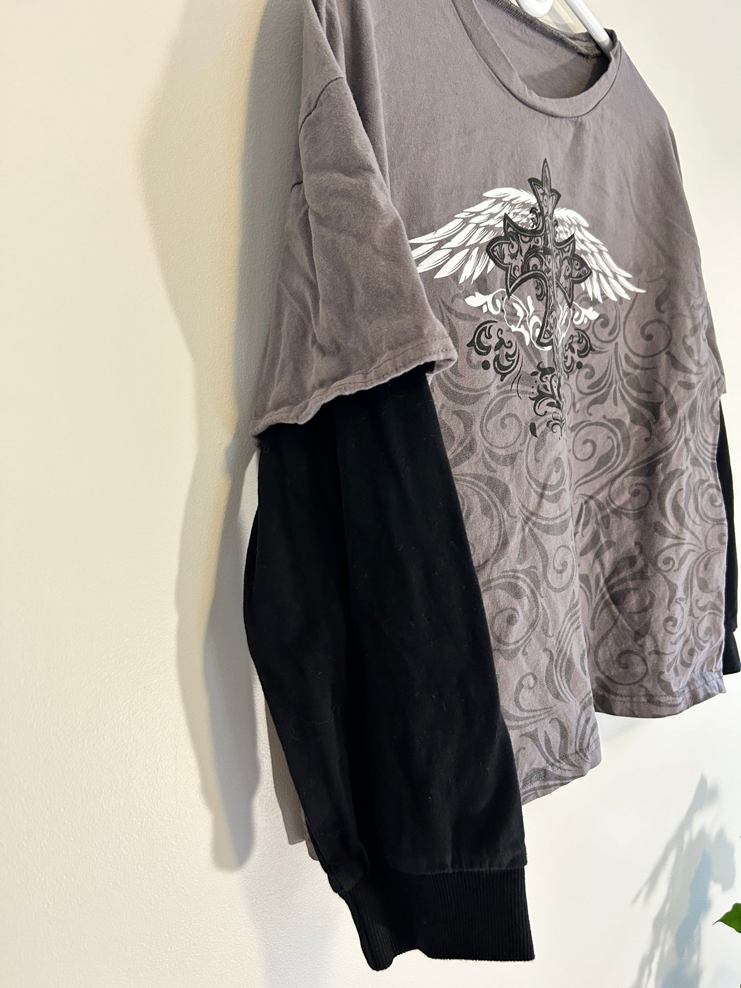 Y2K Sleeved Boxy Cross Shirt (L)
