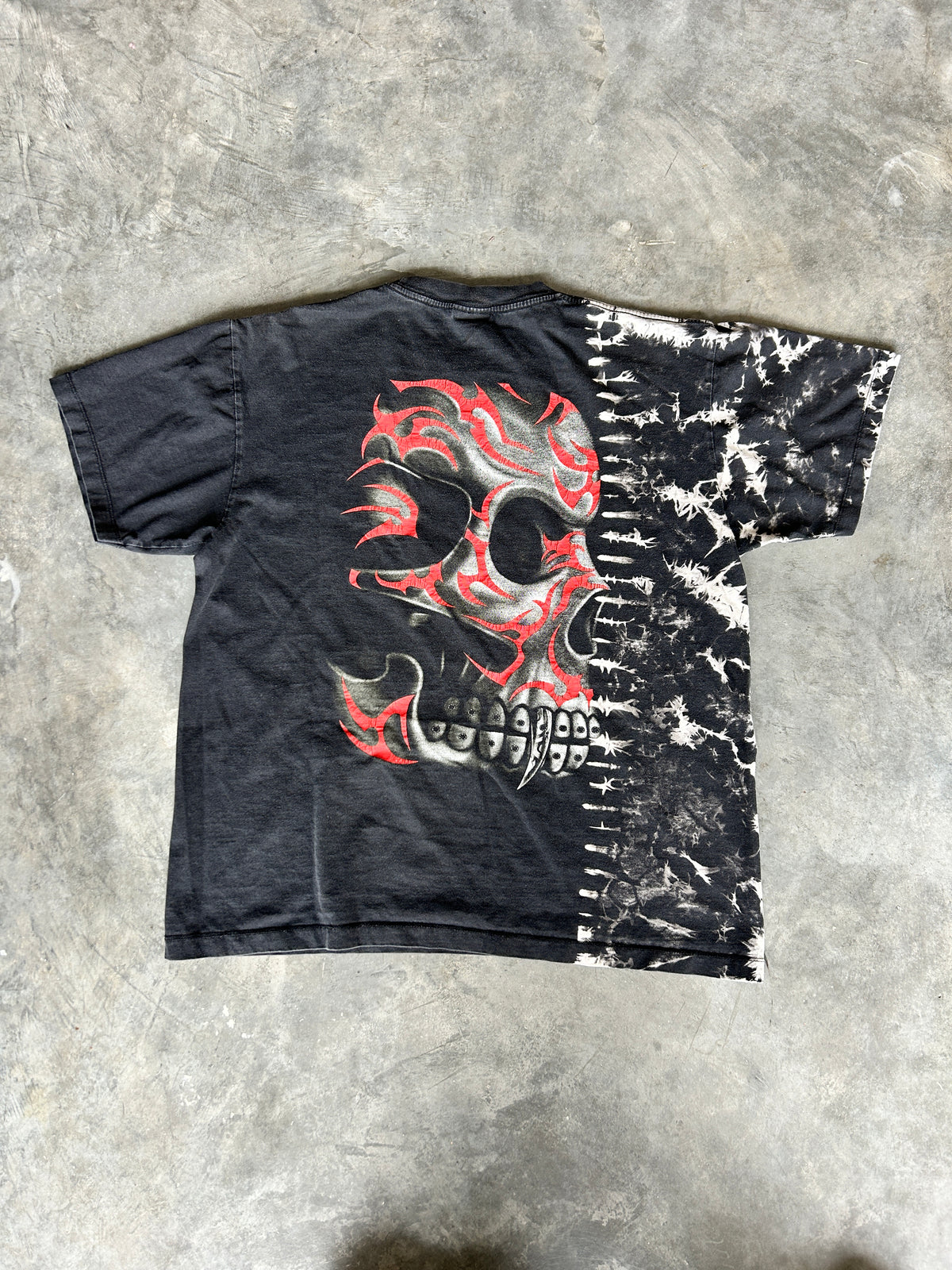 Y2K Teeth Studs Tribal Skull Tee (L)