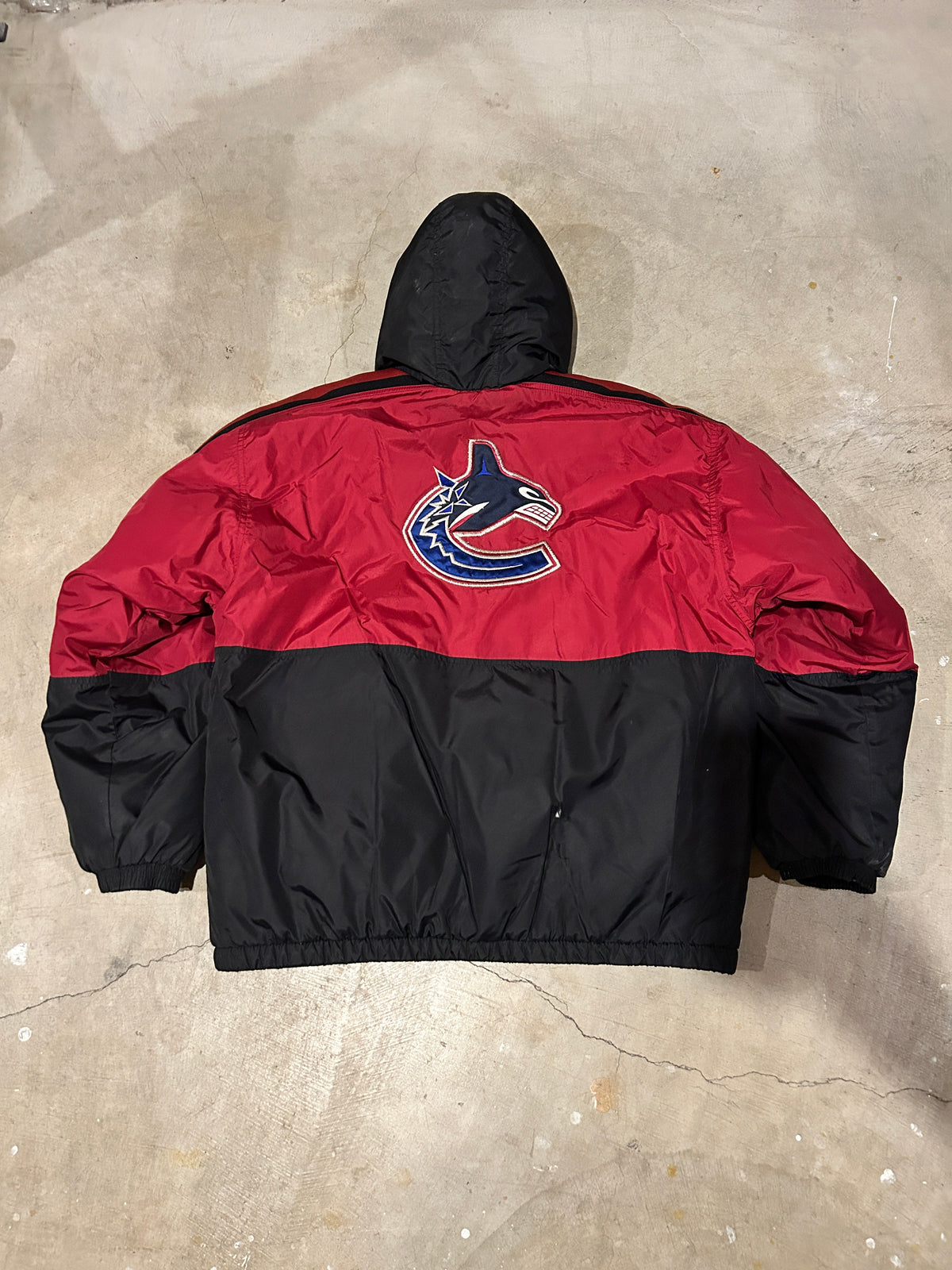 Vintage 90’s Vancouver Canucks Starter Jacket (XL)