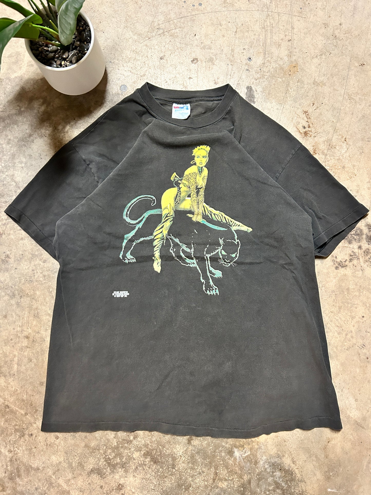 Vintage 1994 Fastner/Larson Feline Huntress Tee (XL)