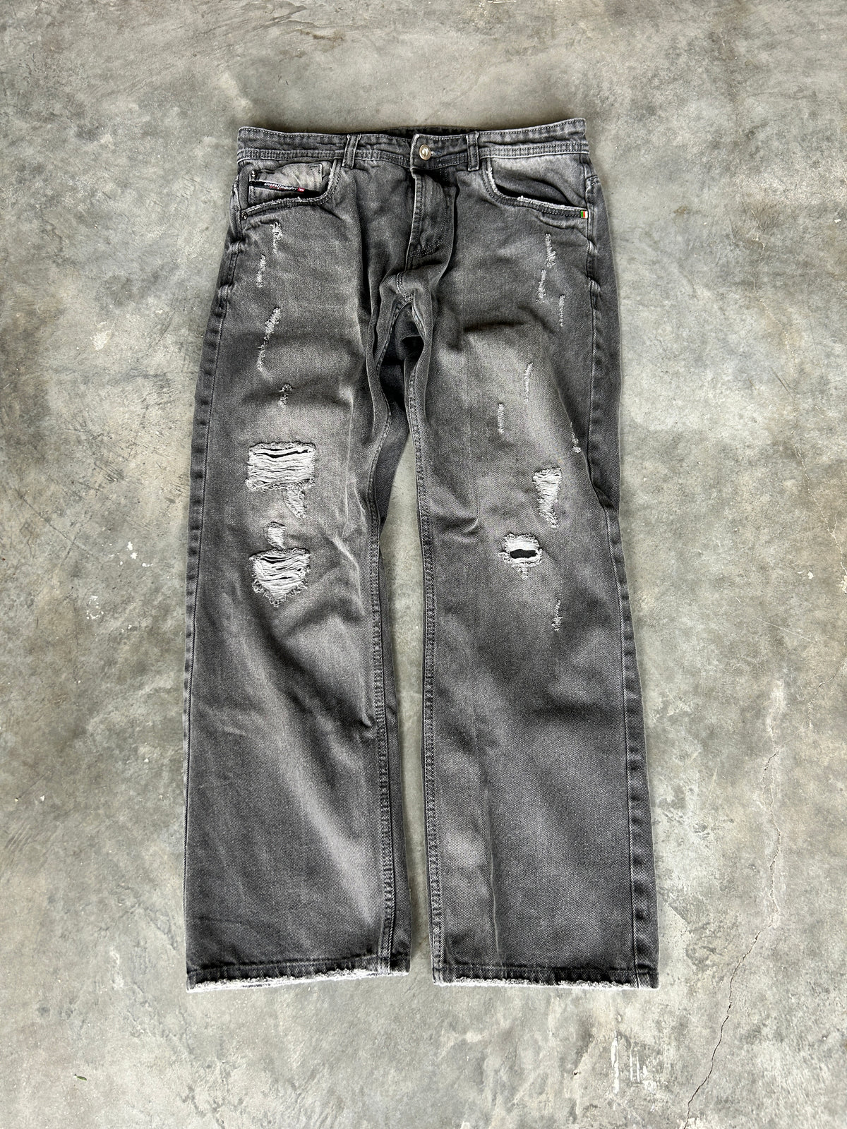 Distressed Faded Grey Diesel Jeans (34x30)