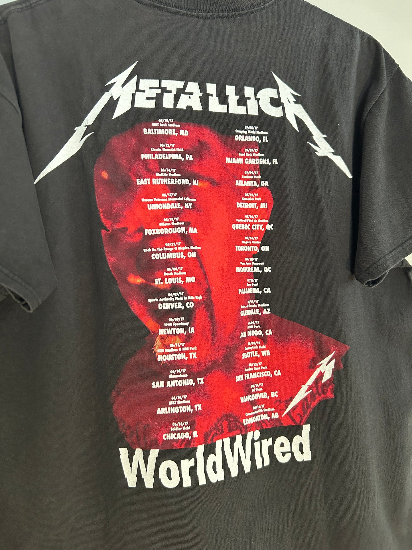 Metallica 2017 World Wired Tour Tee (L)
