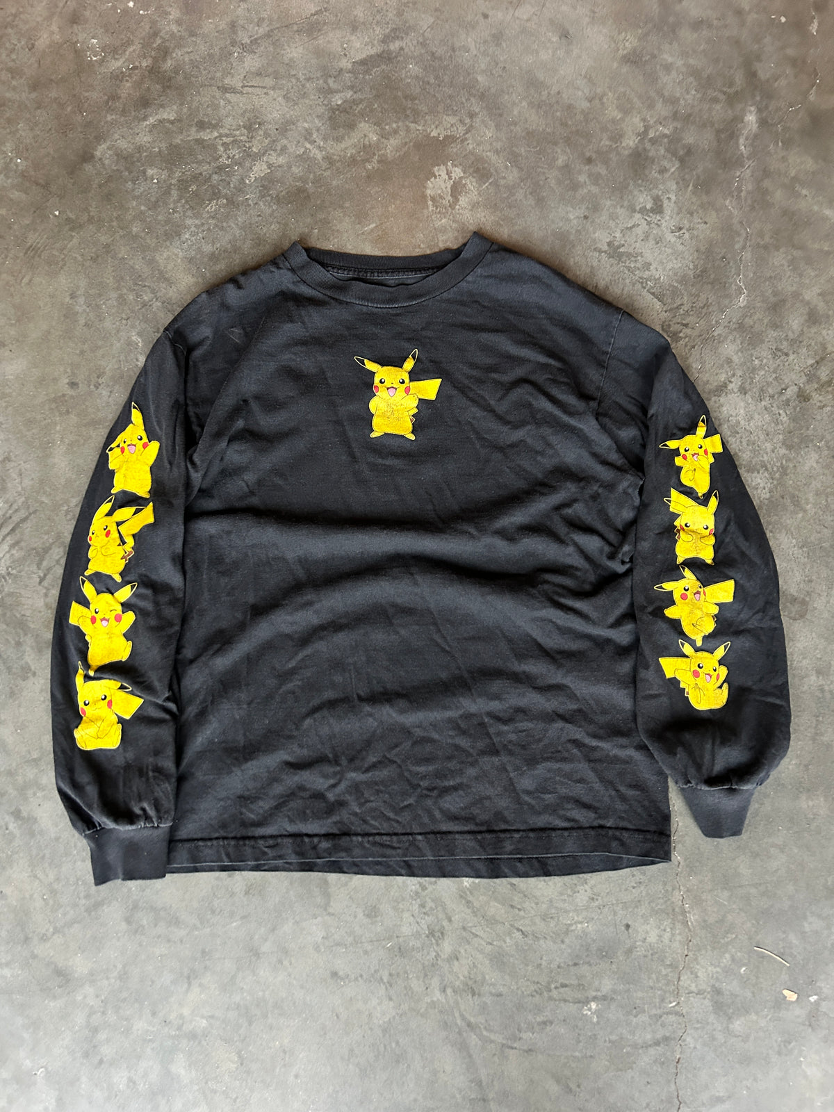 Pikachu Sleeve Graphic LS Shirt (M)
