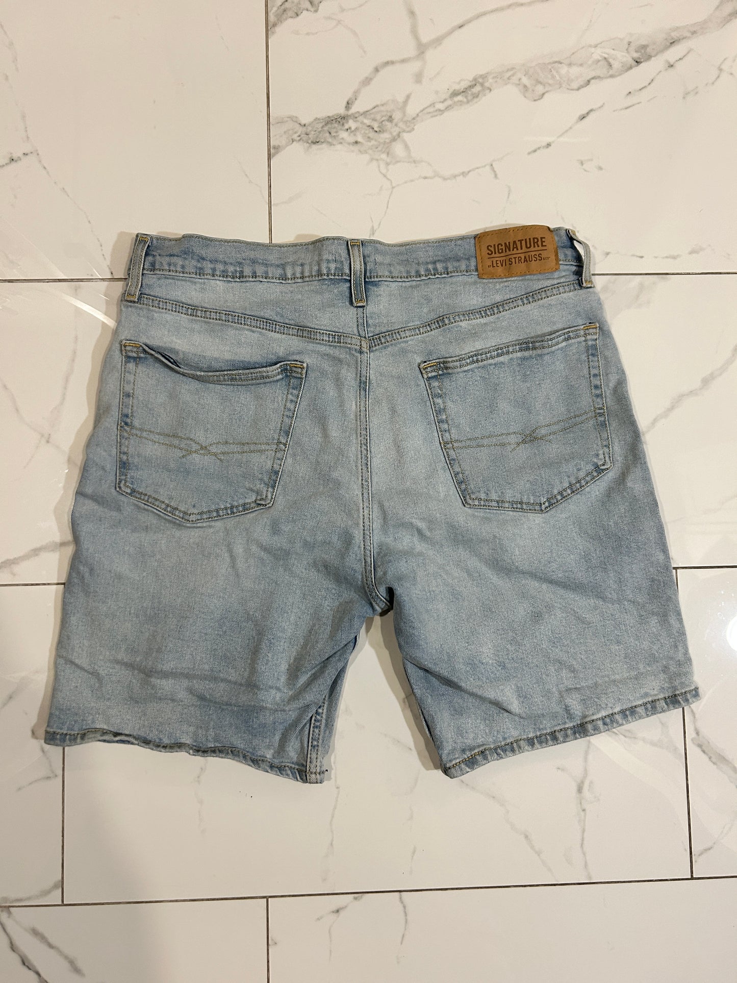 Levi’s Jorts (36W)