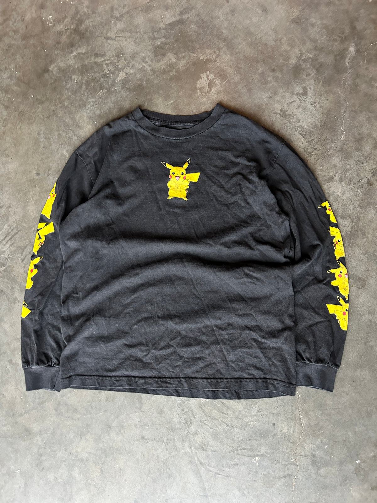 Pikachu Sleeve Graphic LS Shirt (M)