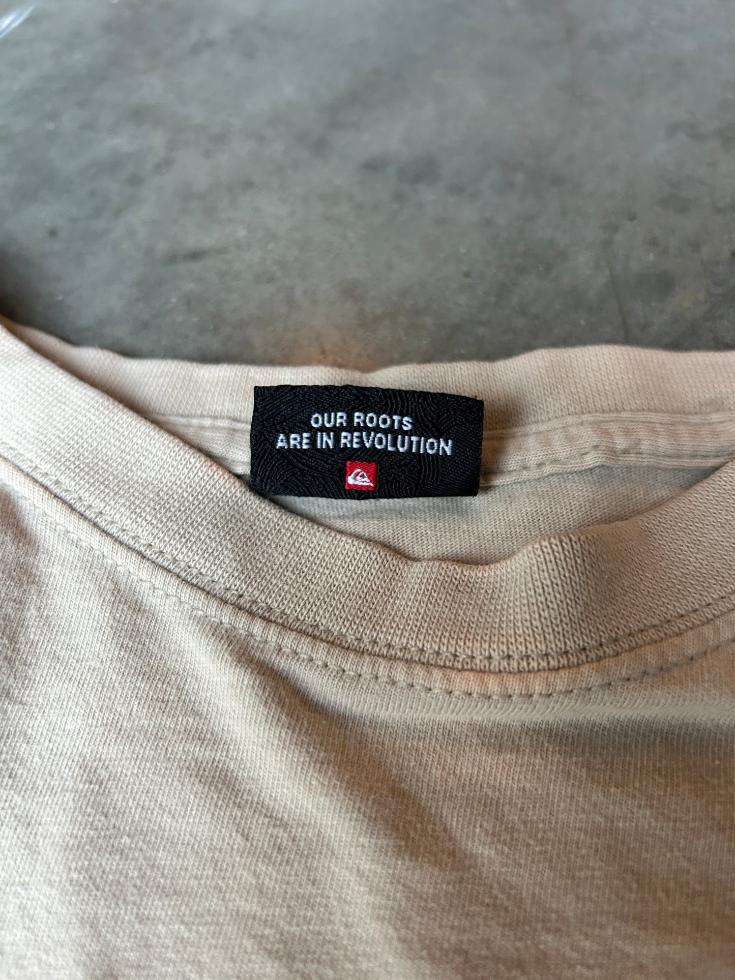 Crazy 2008 Quicksilver Surfer Logo Tan and Brown Tee (XL)