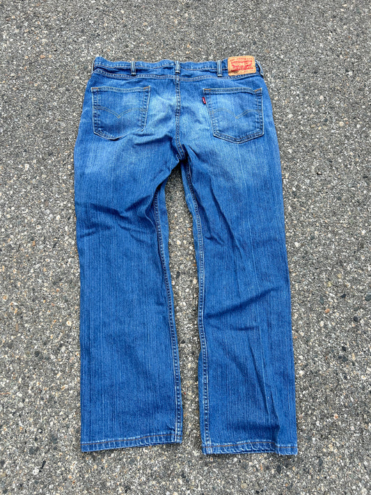 Light wash Levi’s 514 Jeans (40x30)