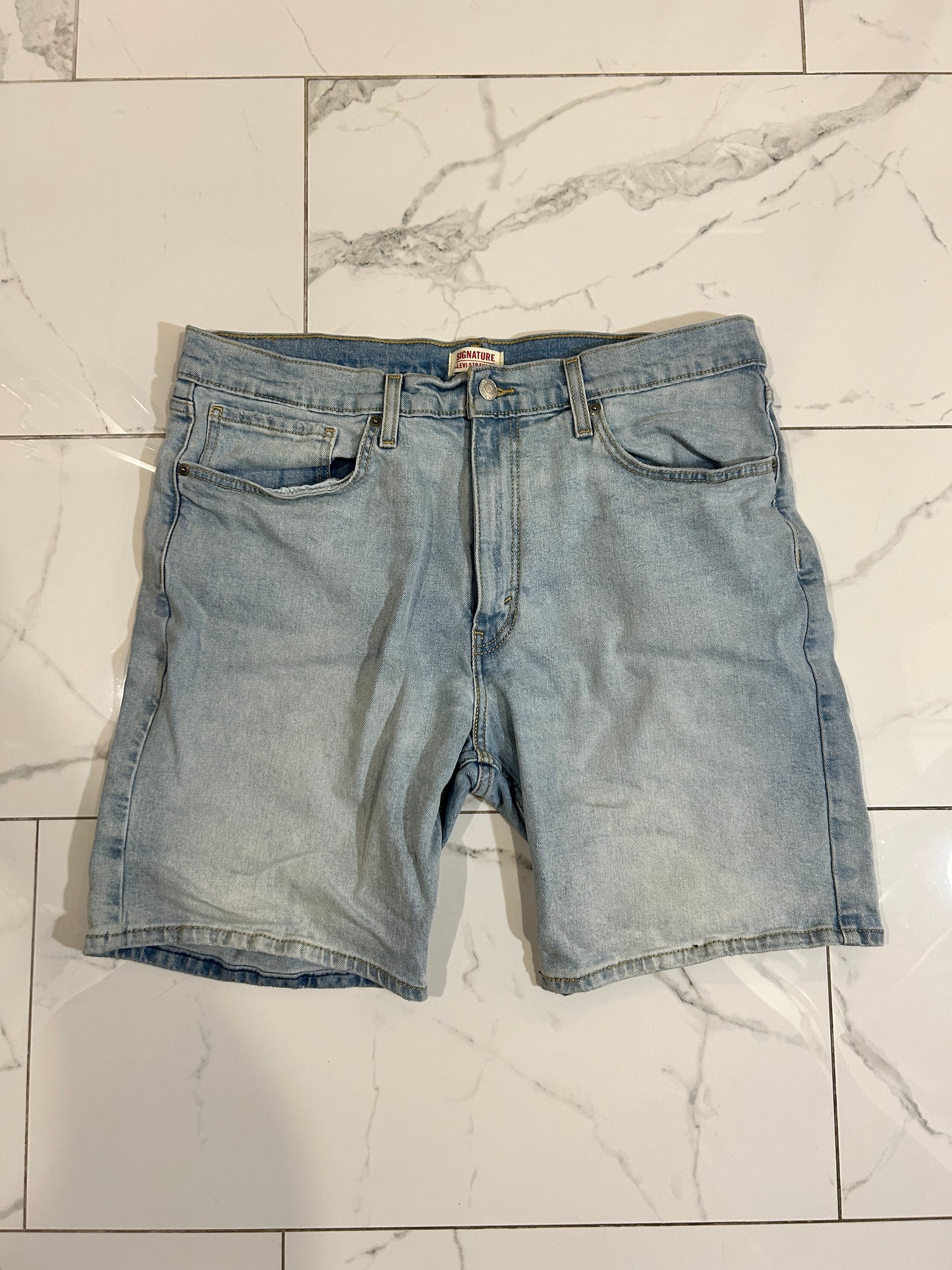 Levi’s Jorts (36W)